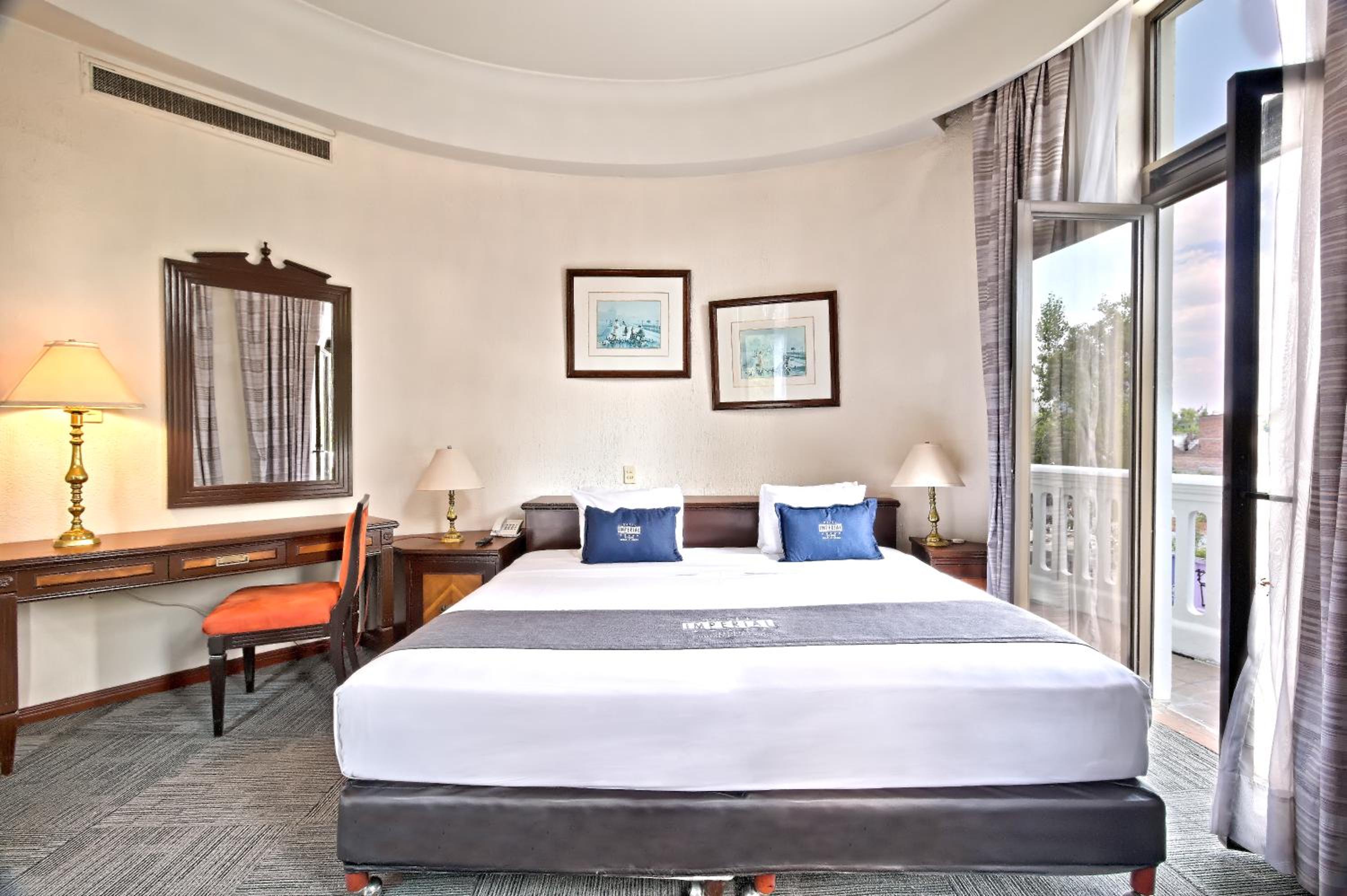 Superior Suite - Photo 13