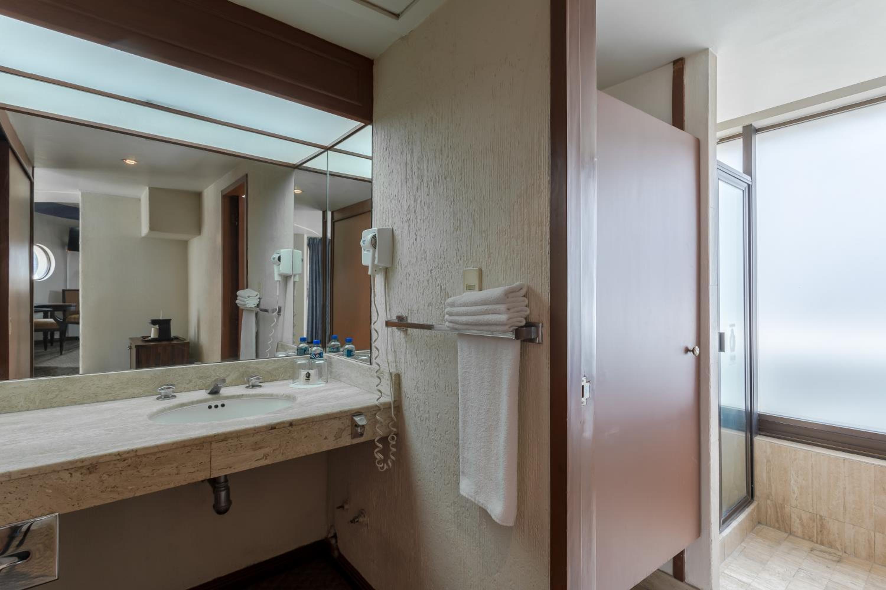 Superior Suite - Photo 5