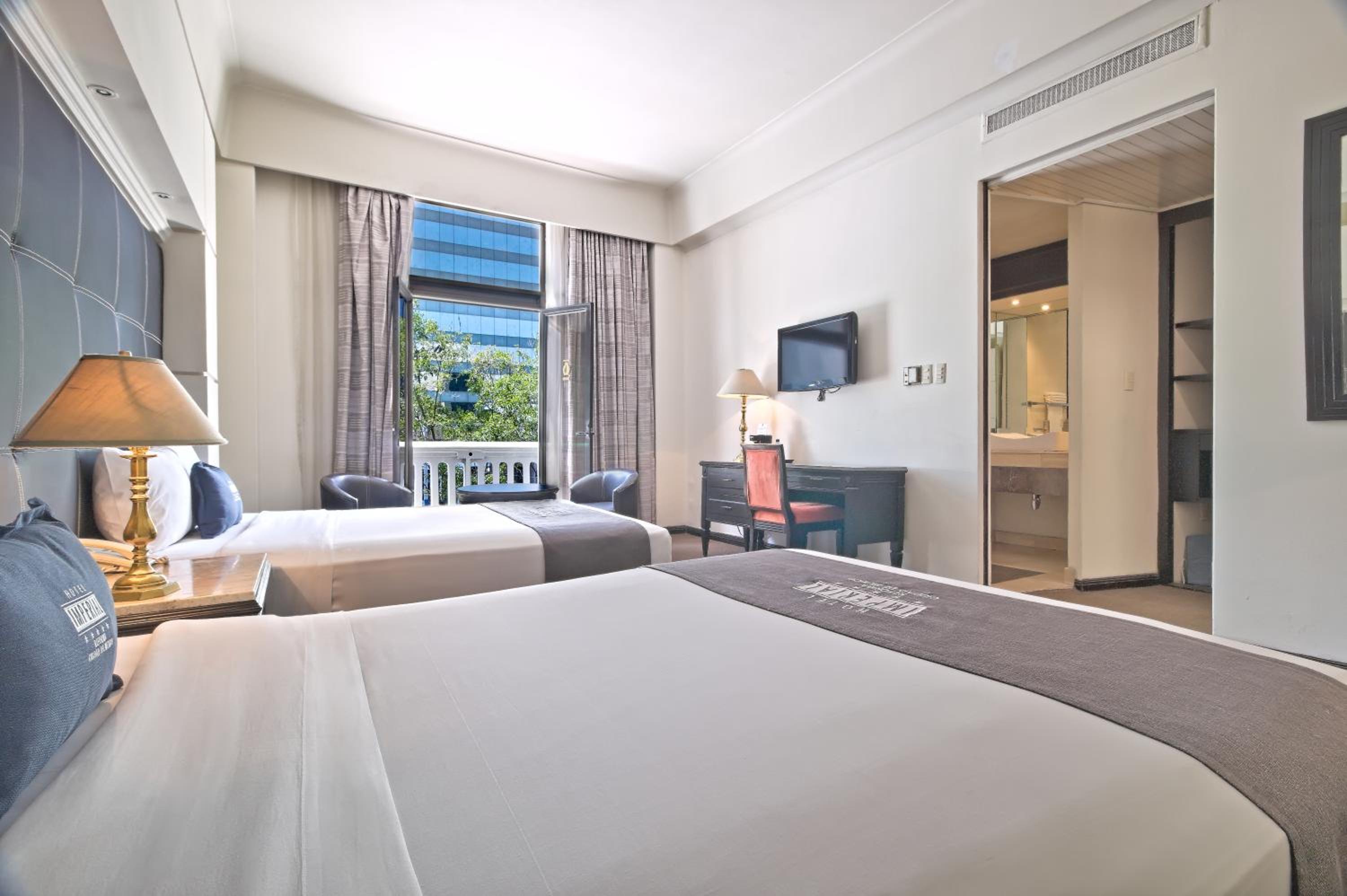 Deluxe Double Room with Two Double Beds - Photo 5