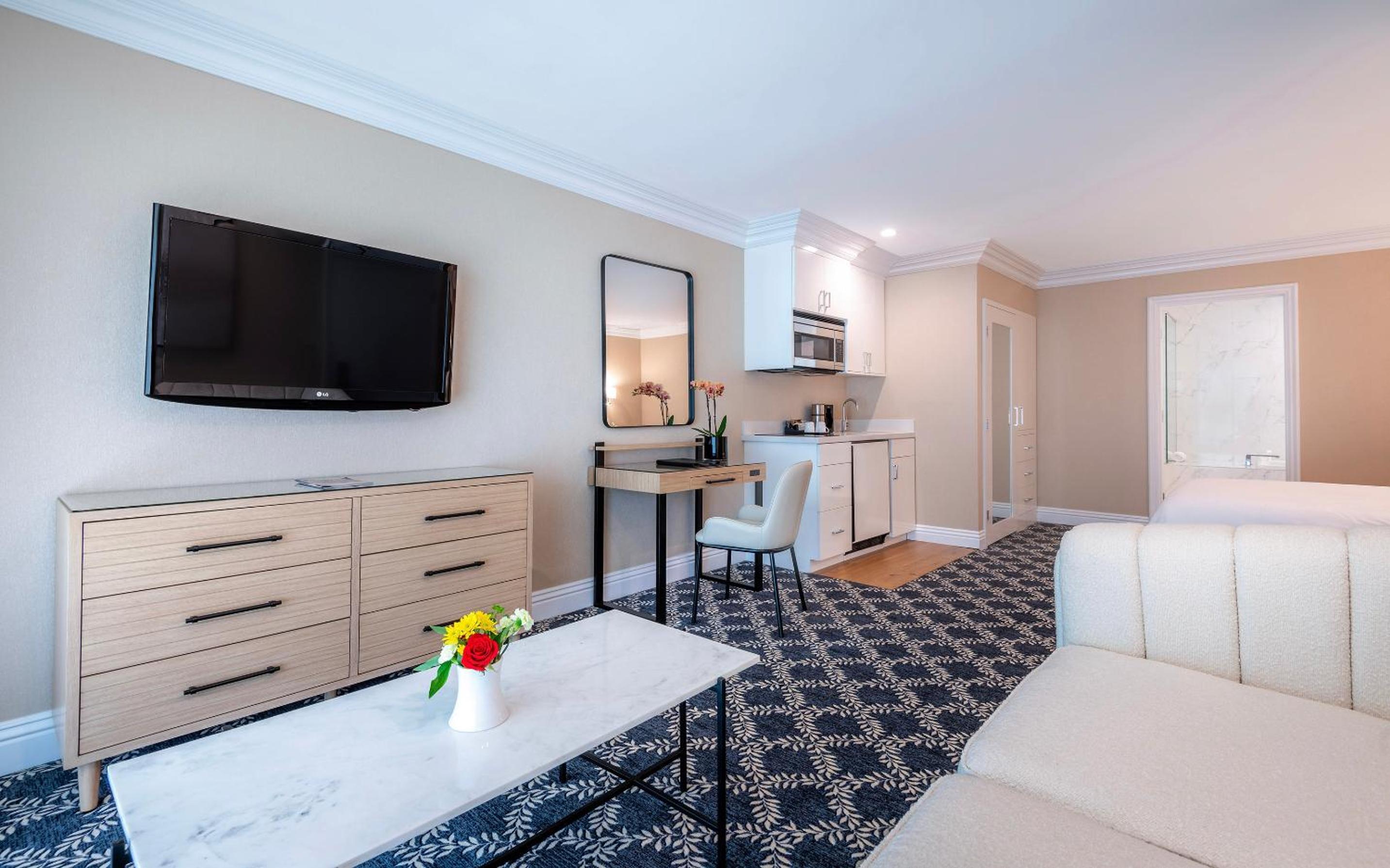 Queen Junior Suite