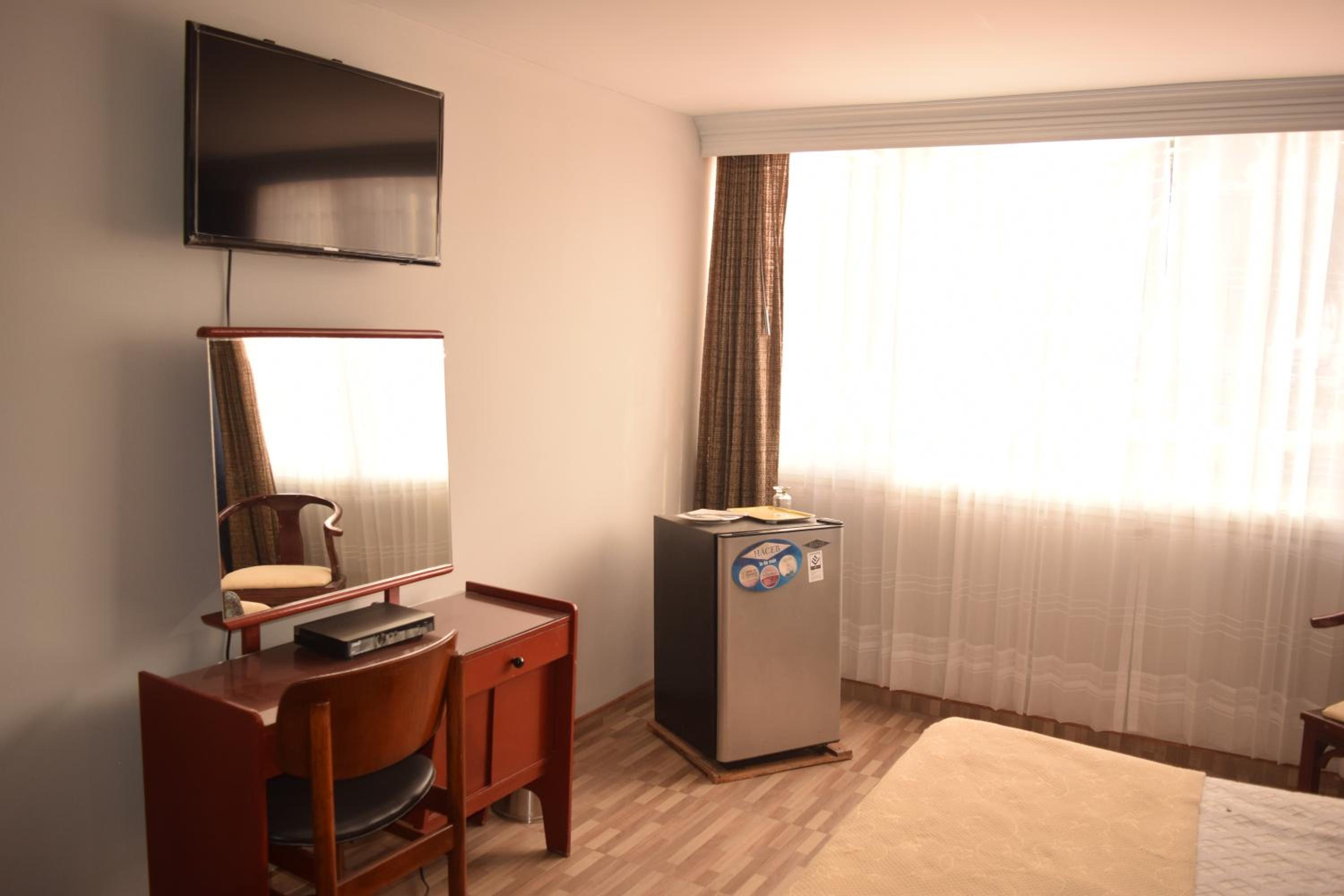 Single Room with Private Bathroom photo 2
