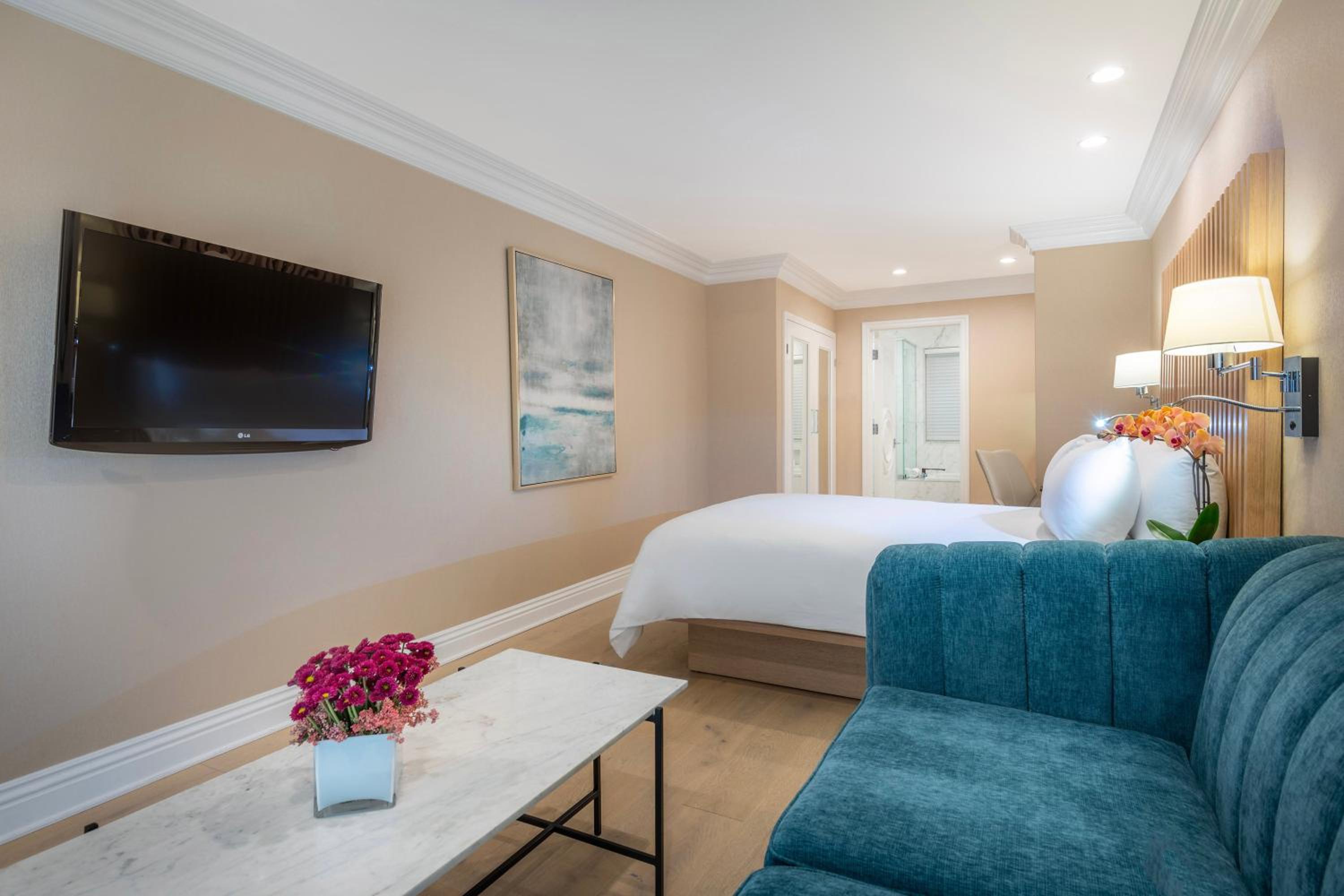 Queen Junior Suite