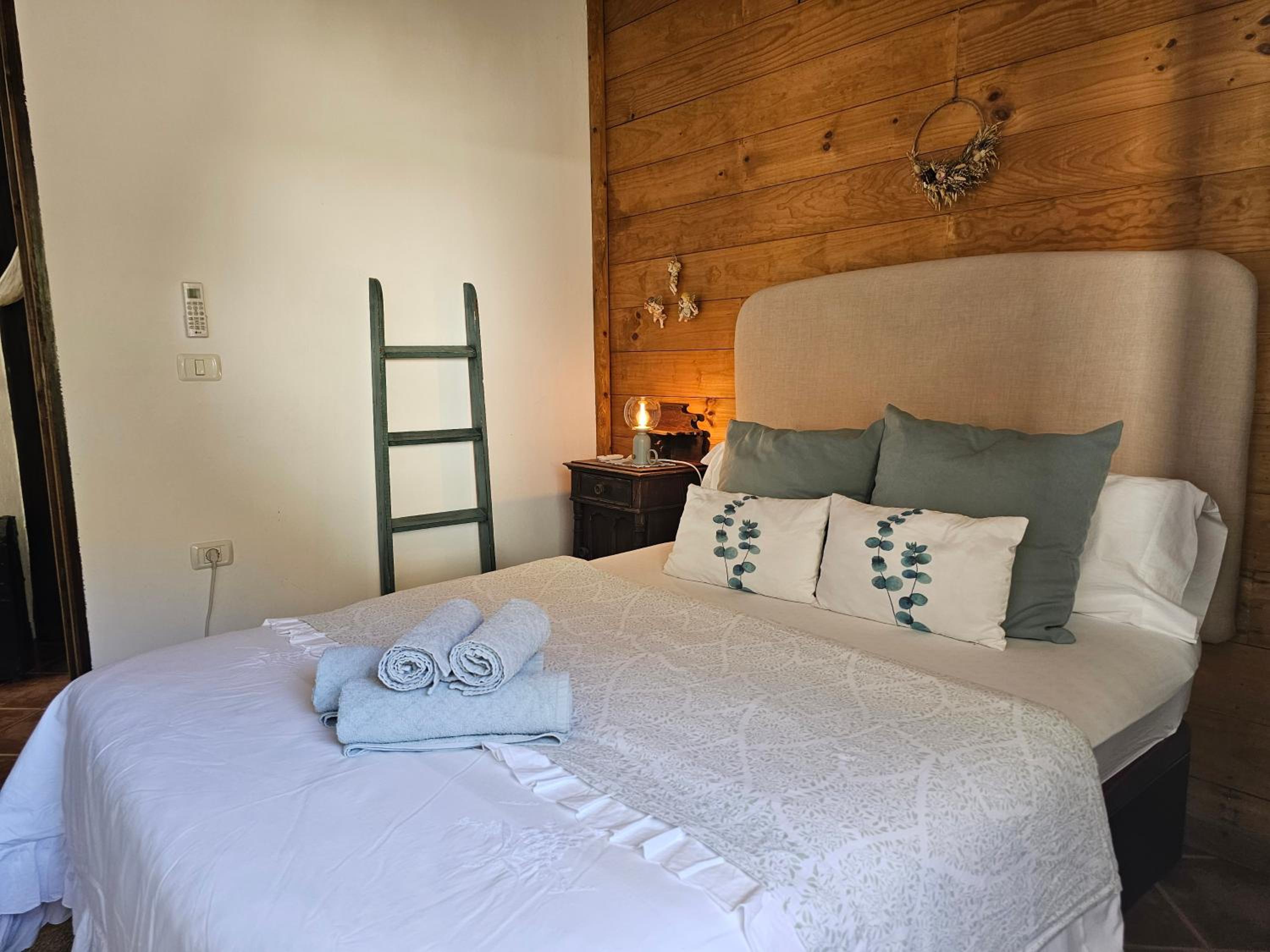 One-Bedroom House - Photo 37
