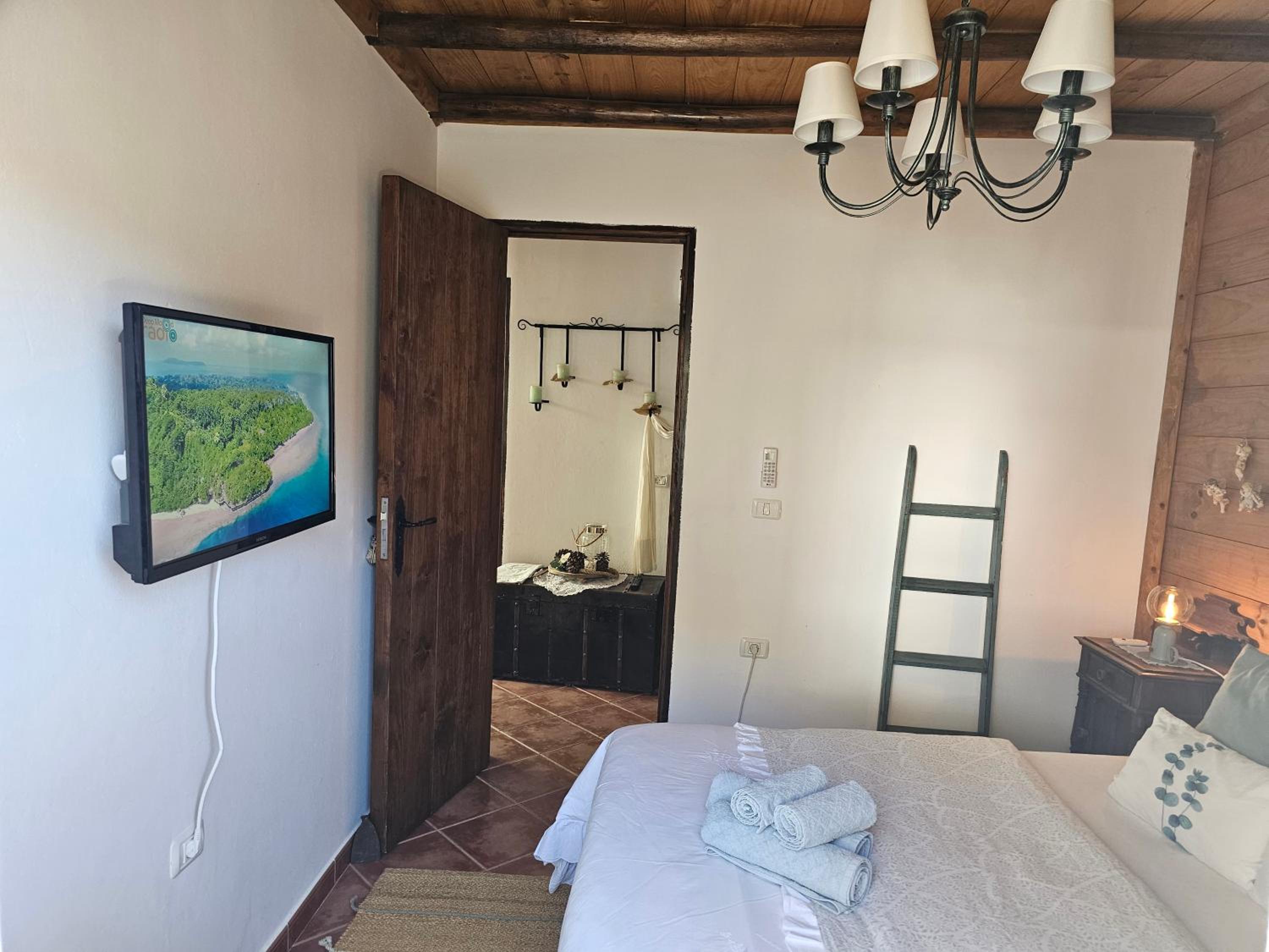 One-Bedroom House - Photo 17