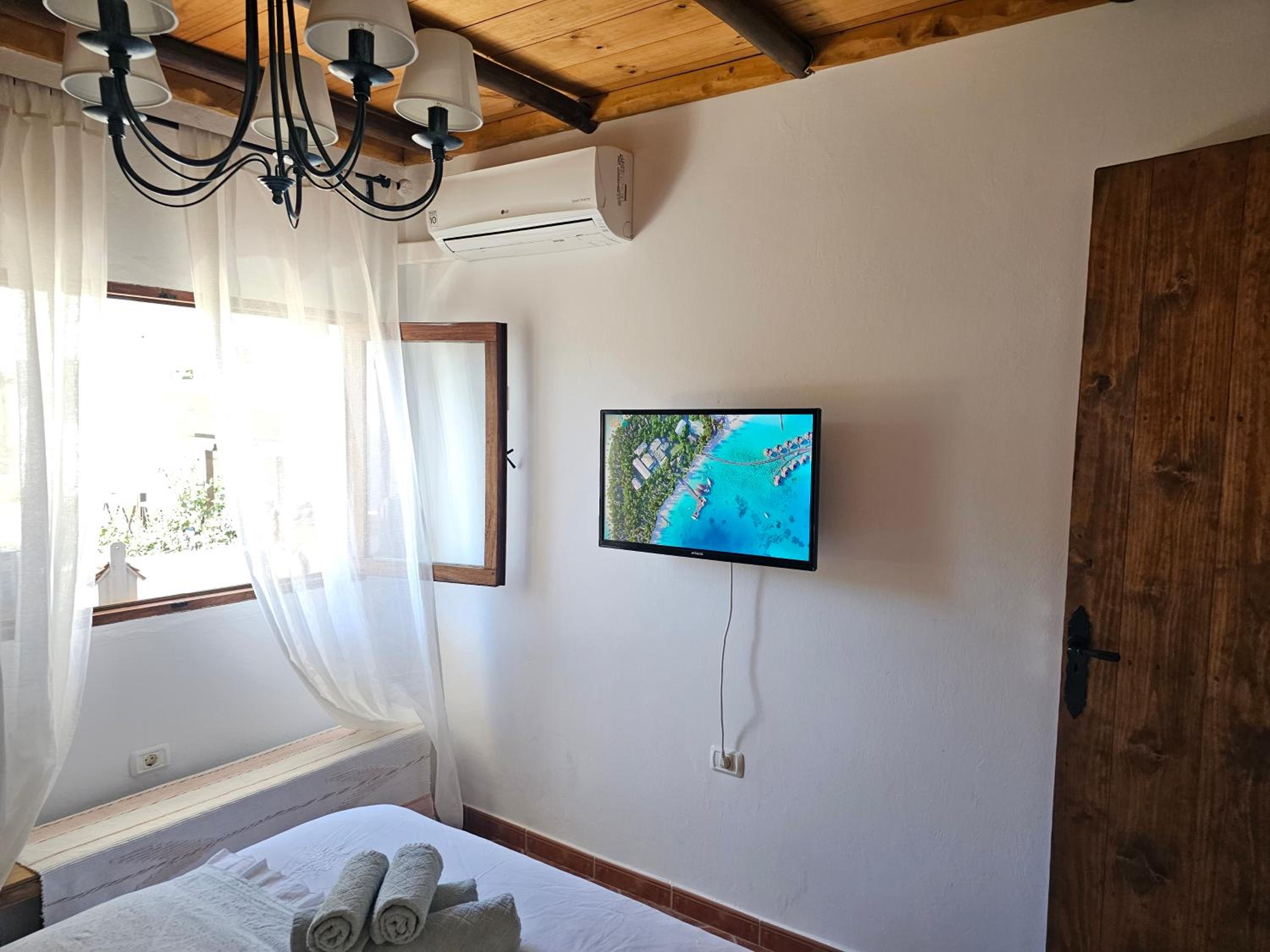 One-Bedroom House - Photo 16