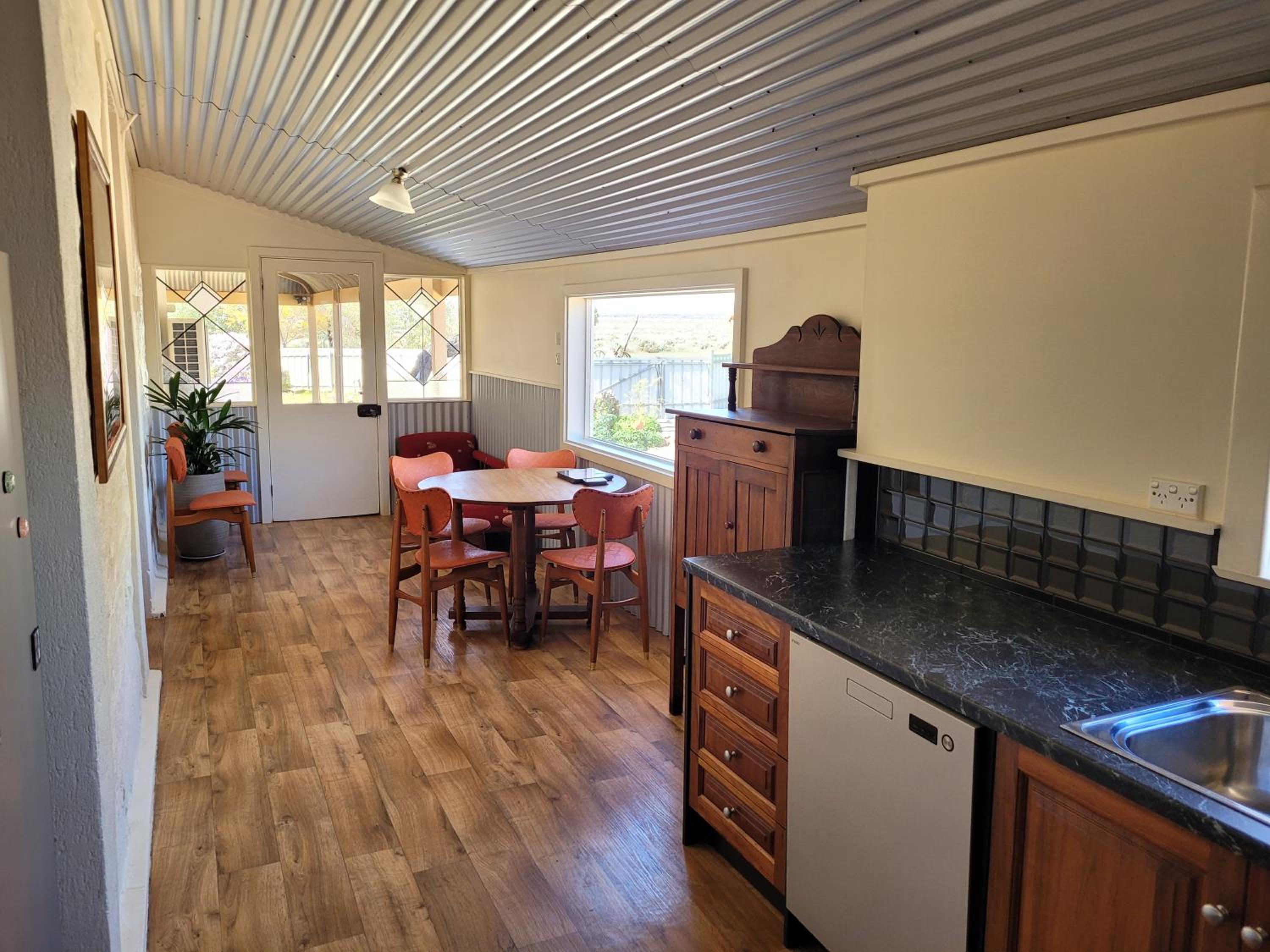 Four-Bedroom House photo 3