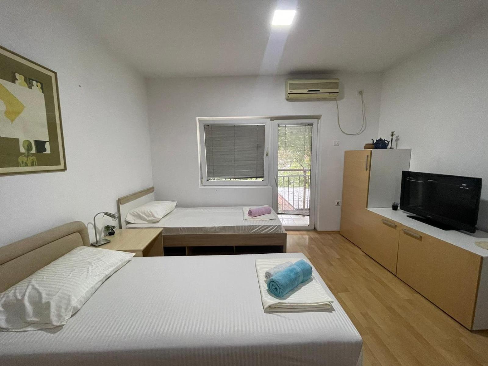 One-Bedroom Apartment photo 3