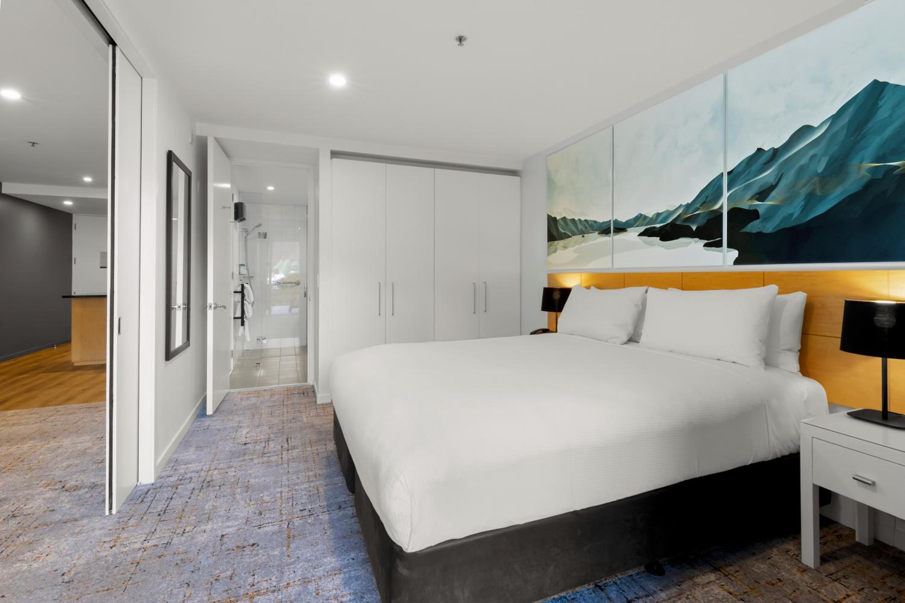 One Bedroom Suite Split King - Non-View - Photo 1