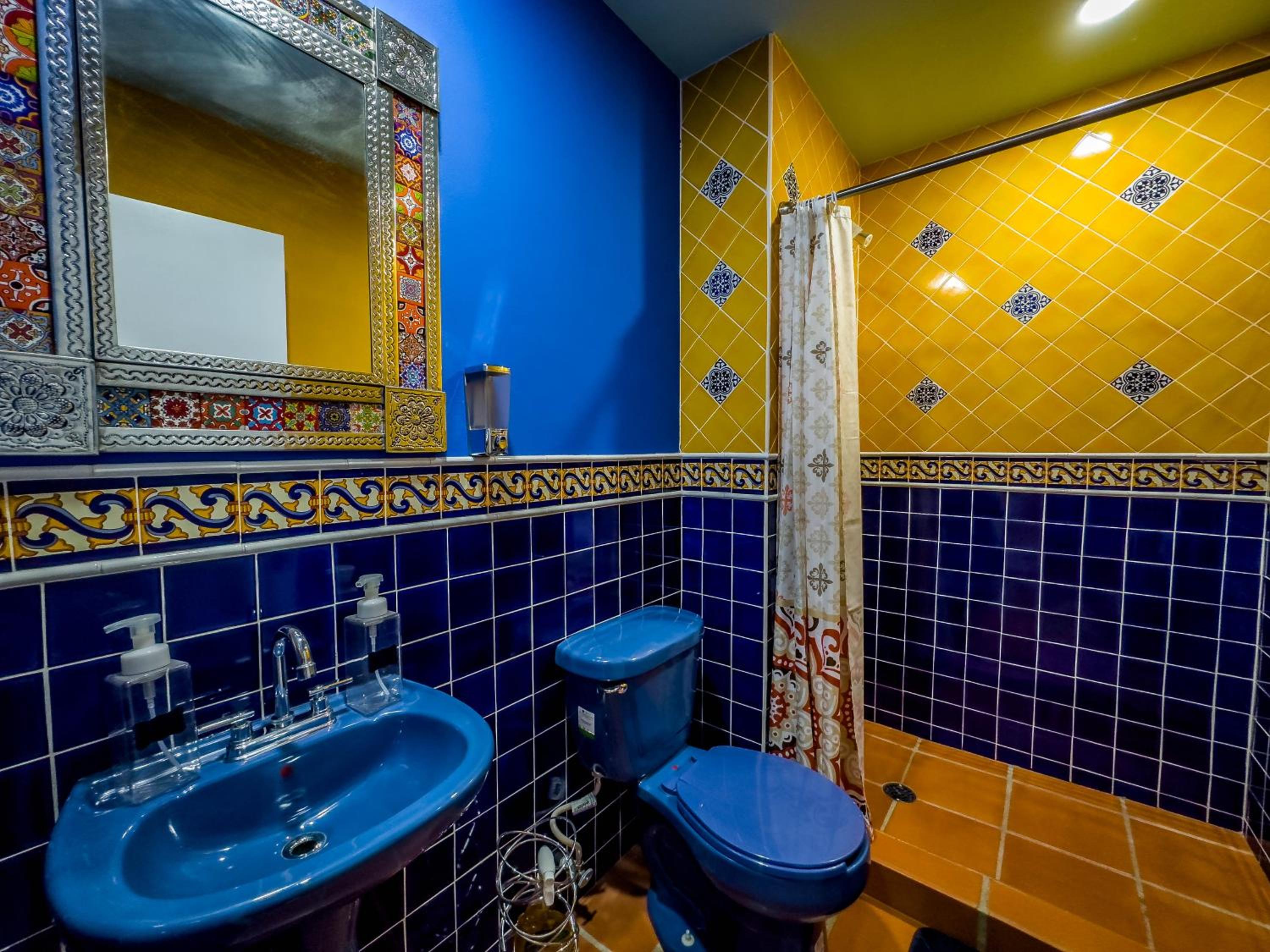 Queen Room photo 2