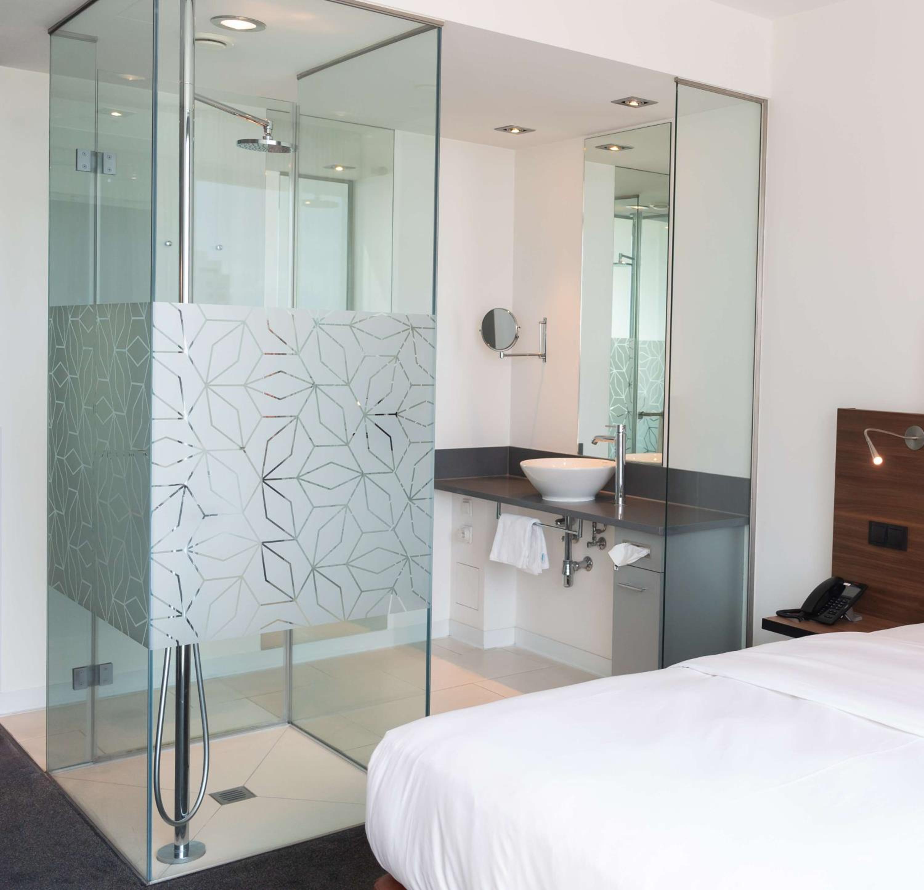 Deluxe Queen Room - Photo 5