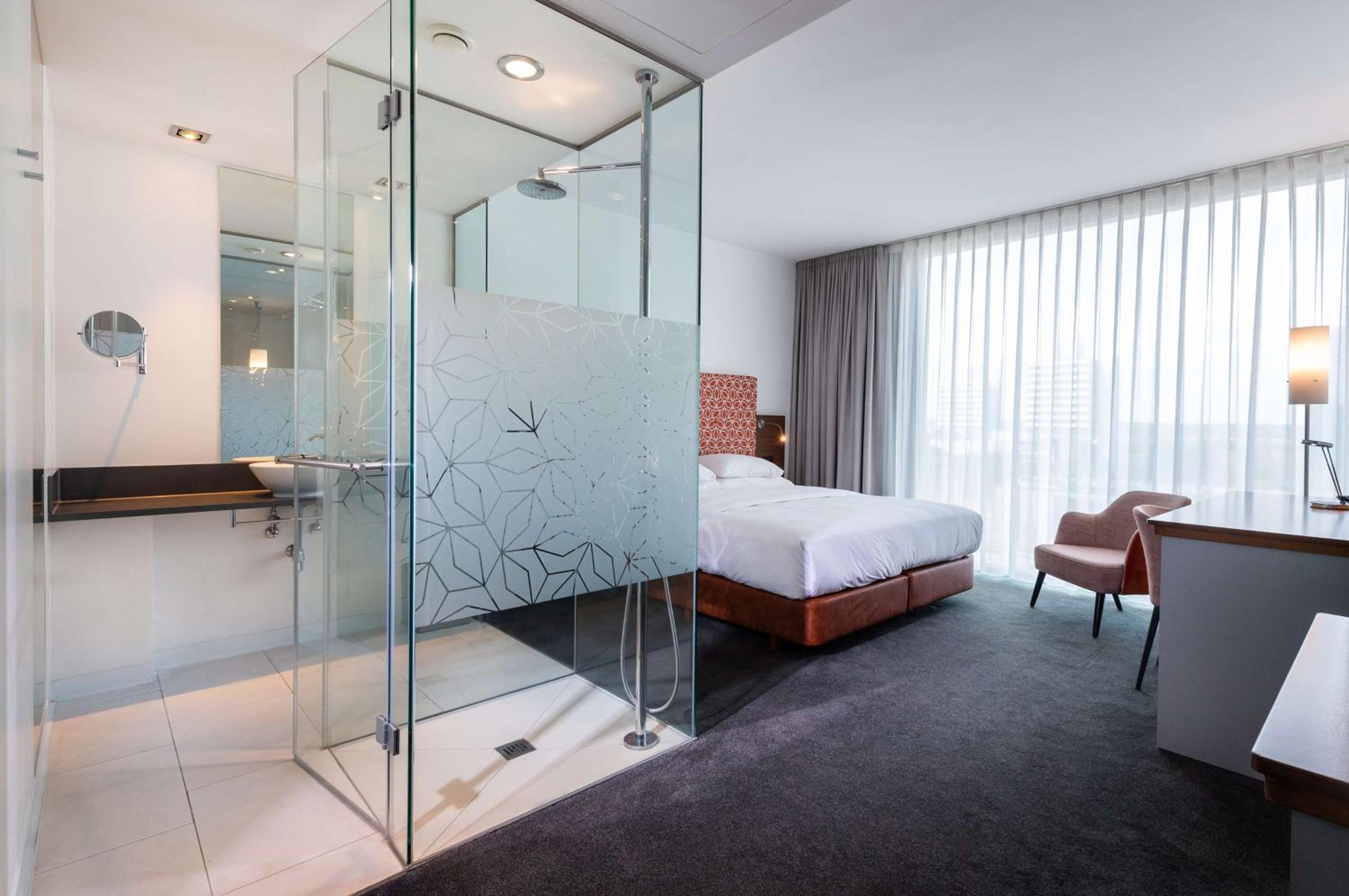 Deluxe Queen Room - Photo 6