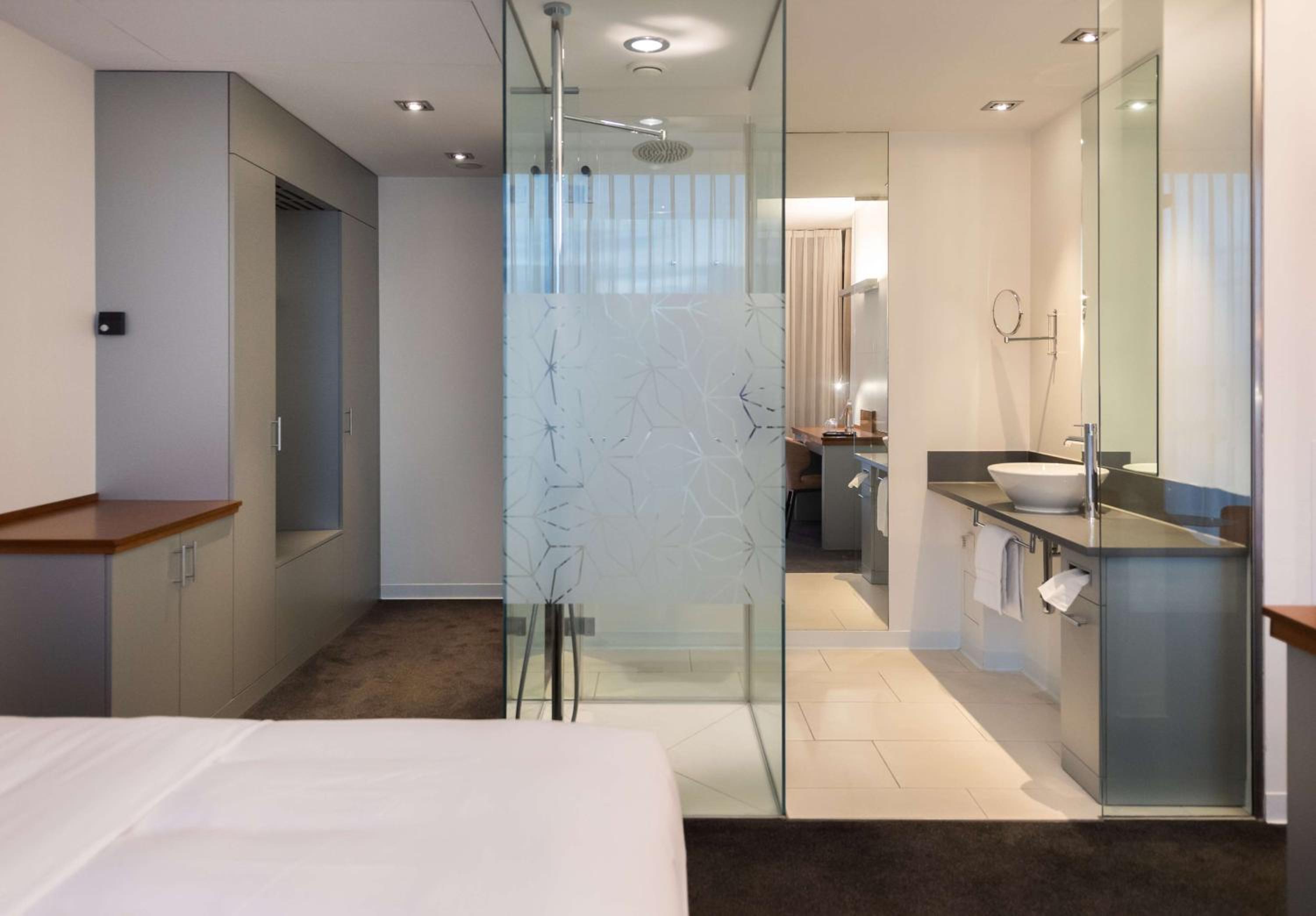 One-Bedroom King Suite - Photo 6