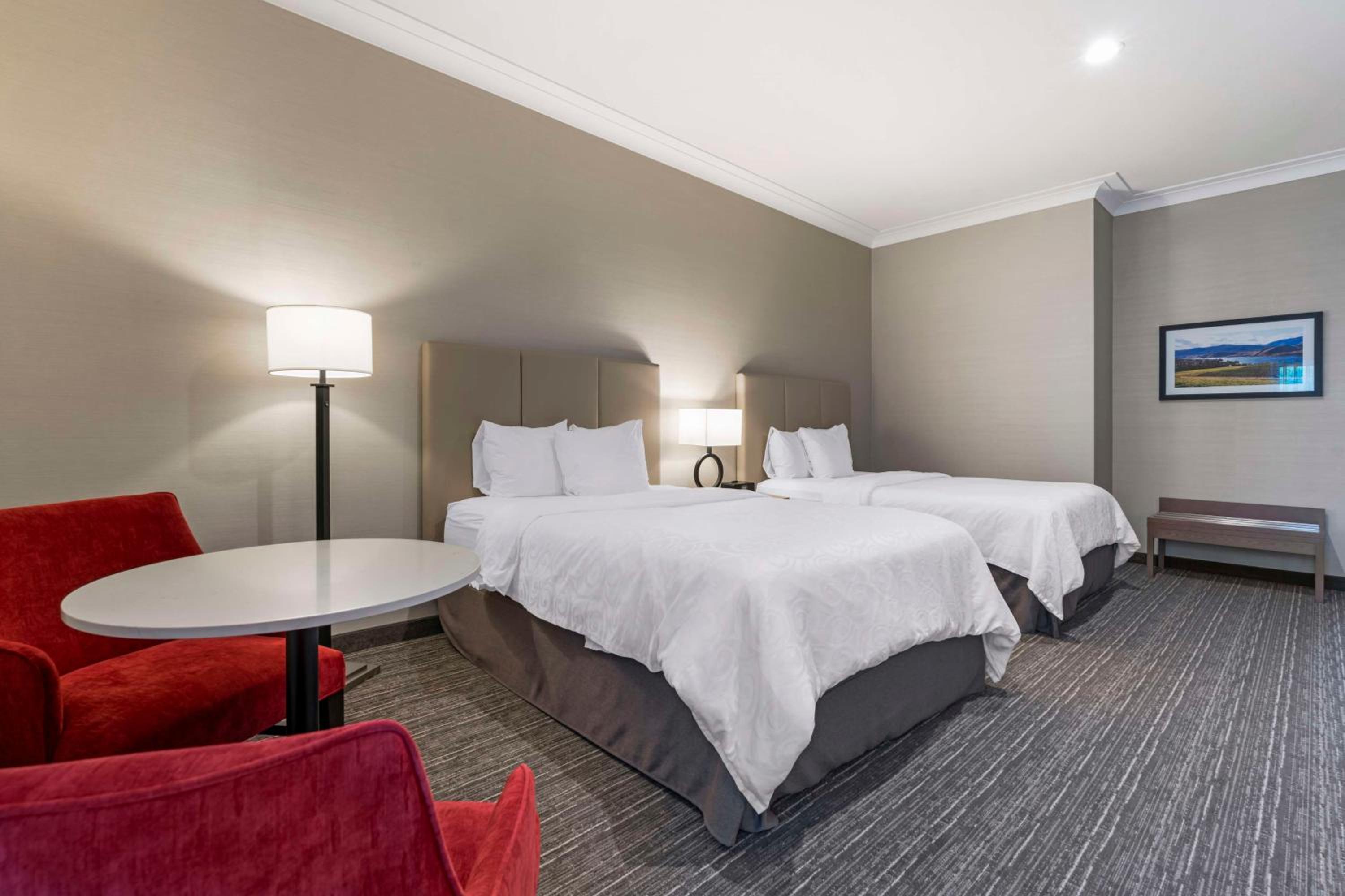 Queen Room with Two Queen Beds - Non-Smoking - Photo 3