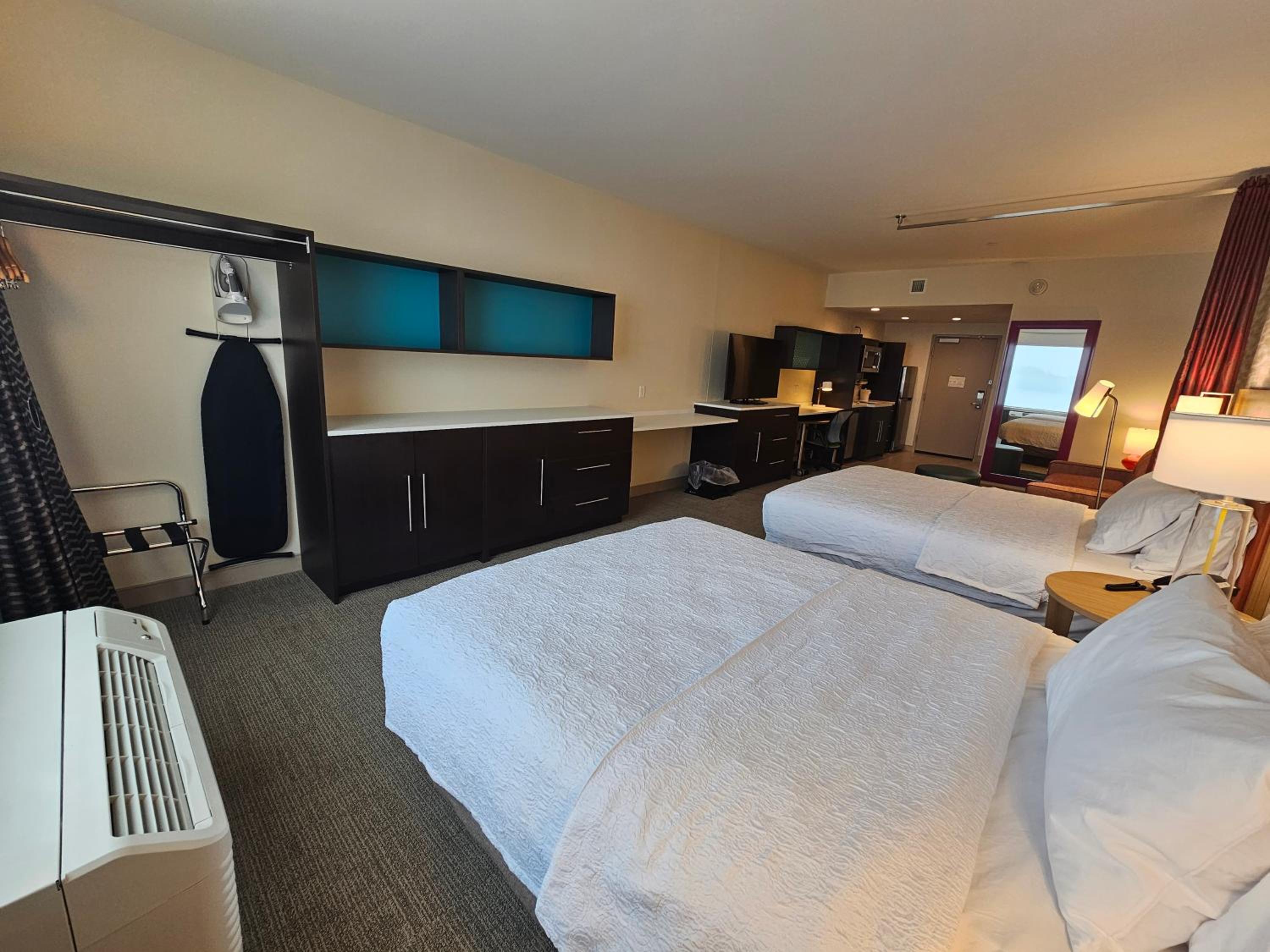 Studio Suite with Two Queen Bes and Bath Tub - Mobility Accessible - Photo 5