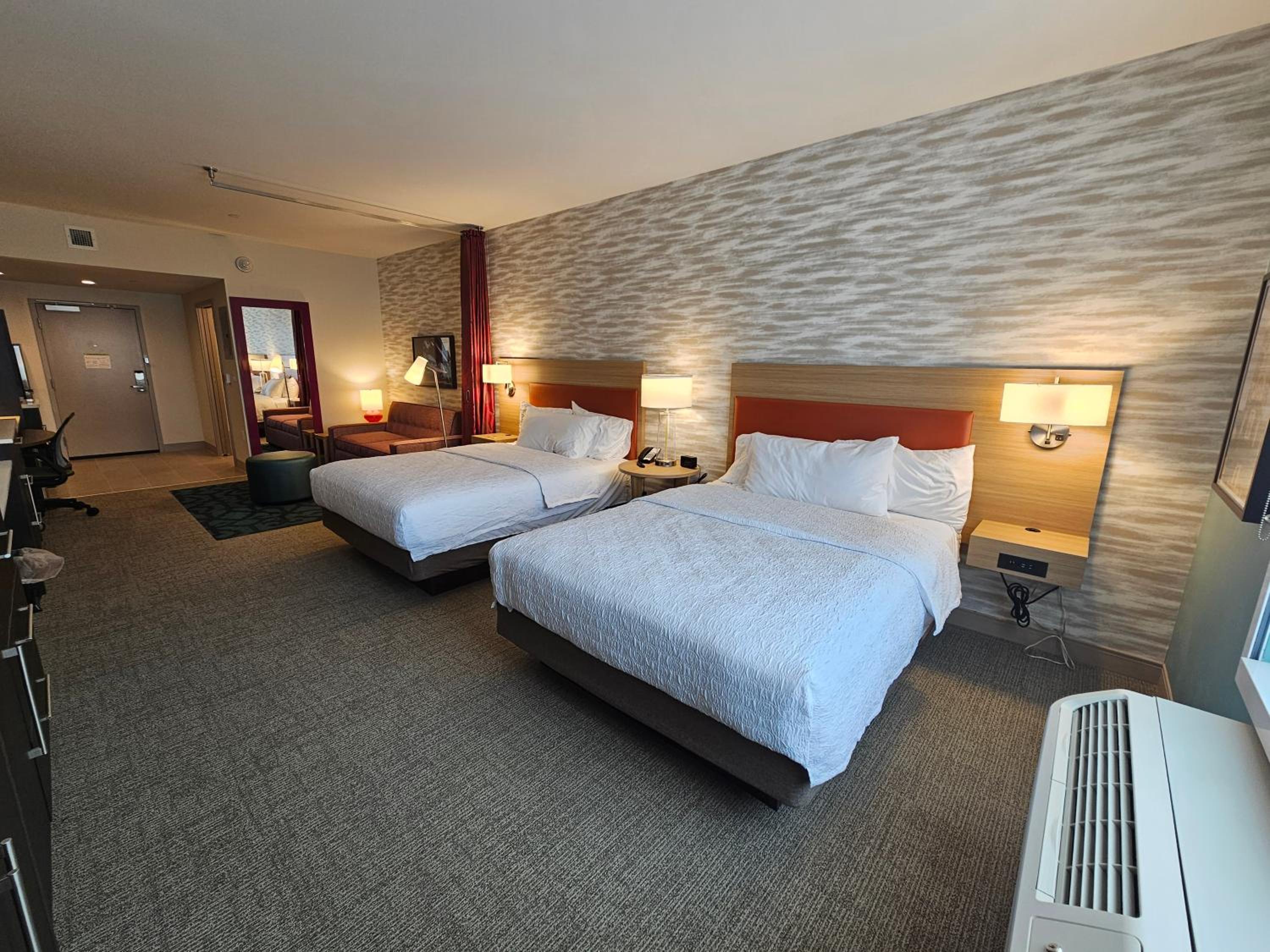 Studio Suite with Two Queen Bes and Bath Tub - Mobility Accessible - Photo 4