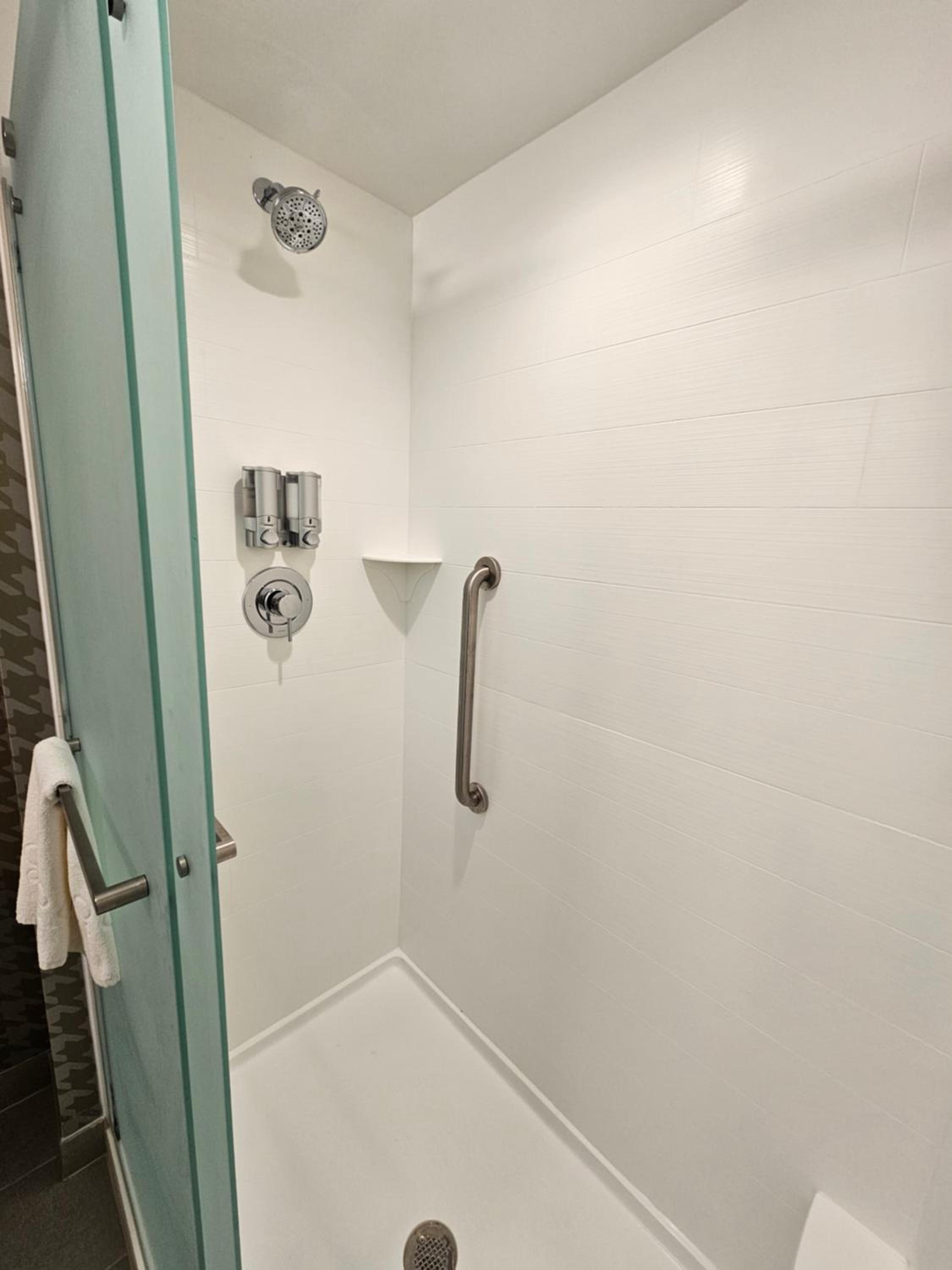 King Studio Suite - Photo 2