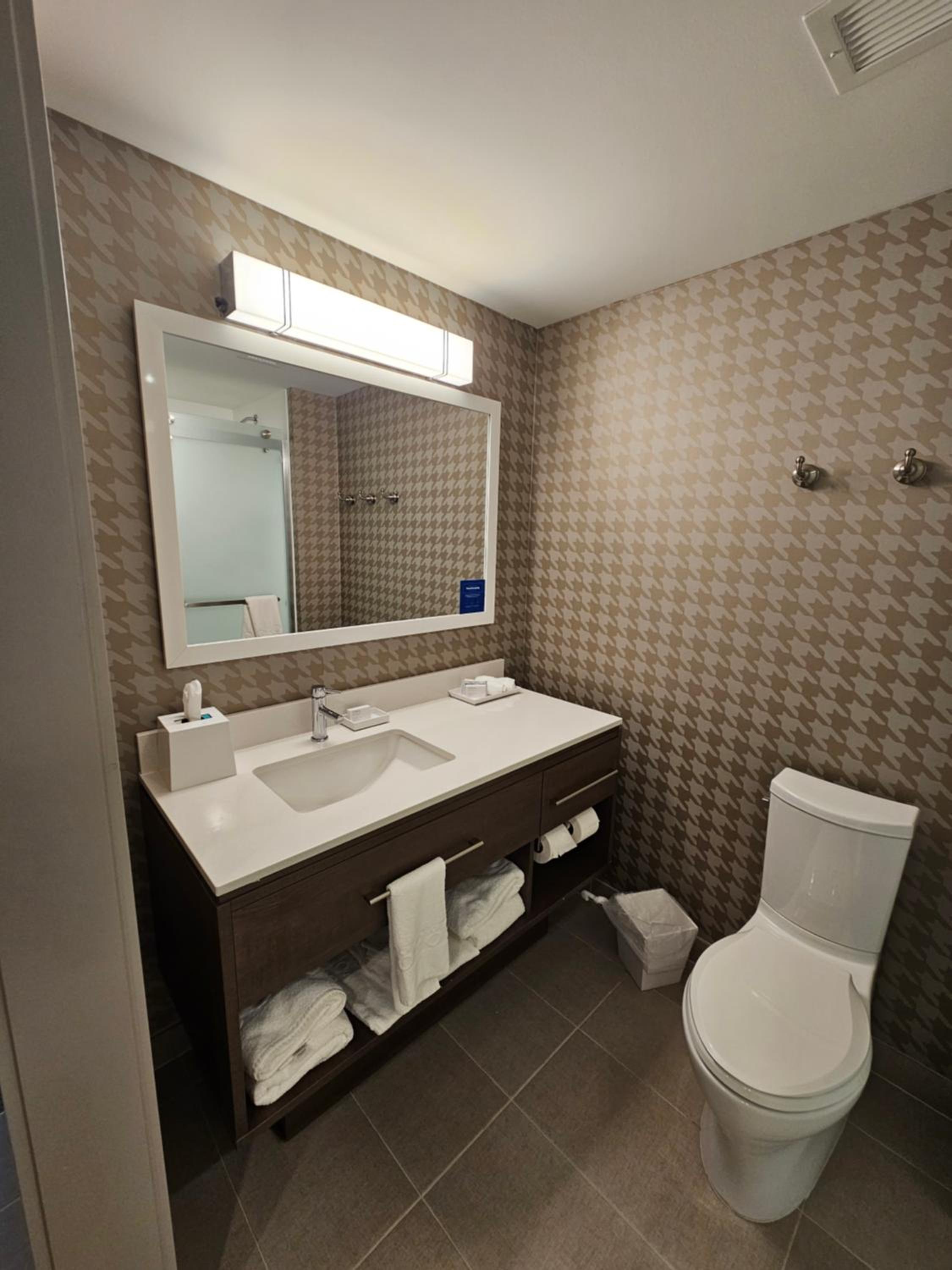 King Studio Suite - Photo 9