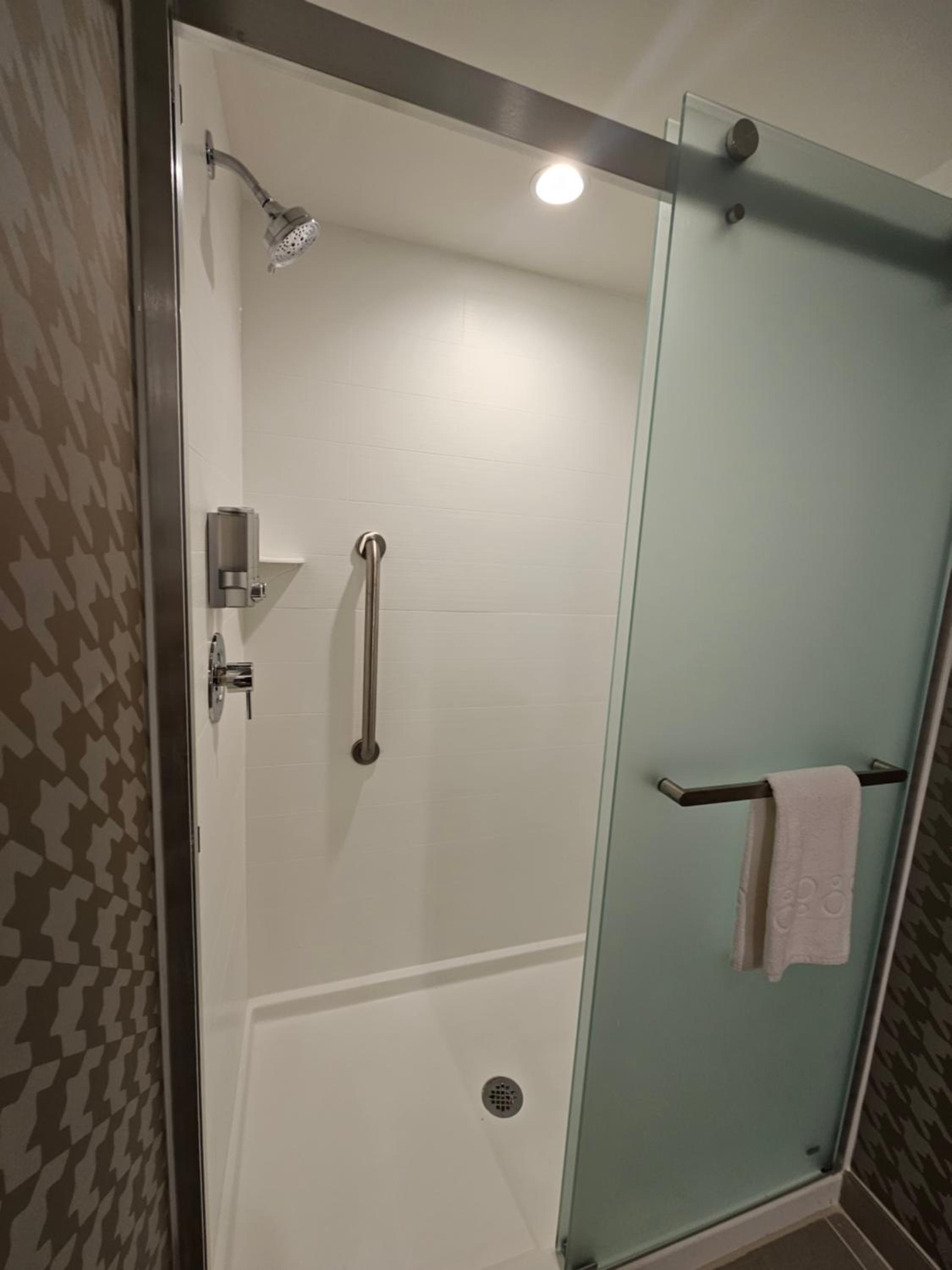 One-Bedroom King Suite - Photo 2