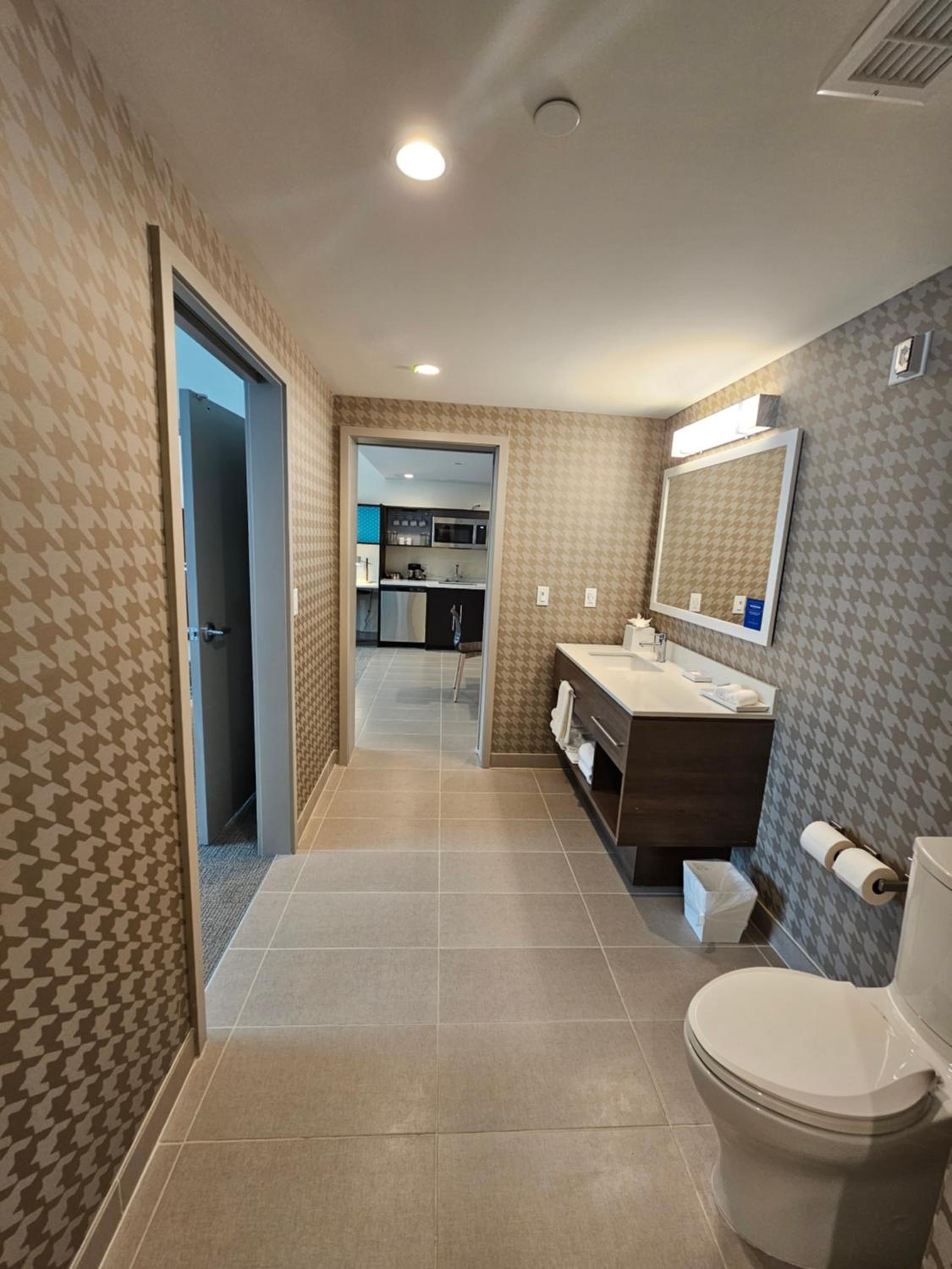 One-Bedroom King Suite - Photo 4