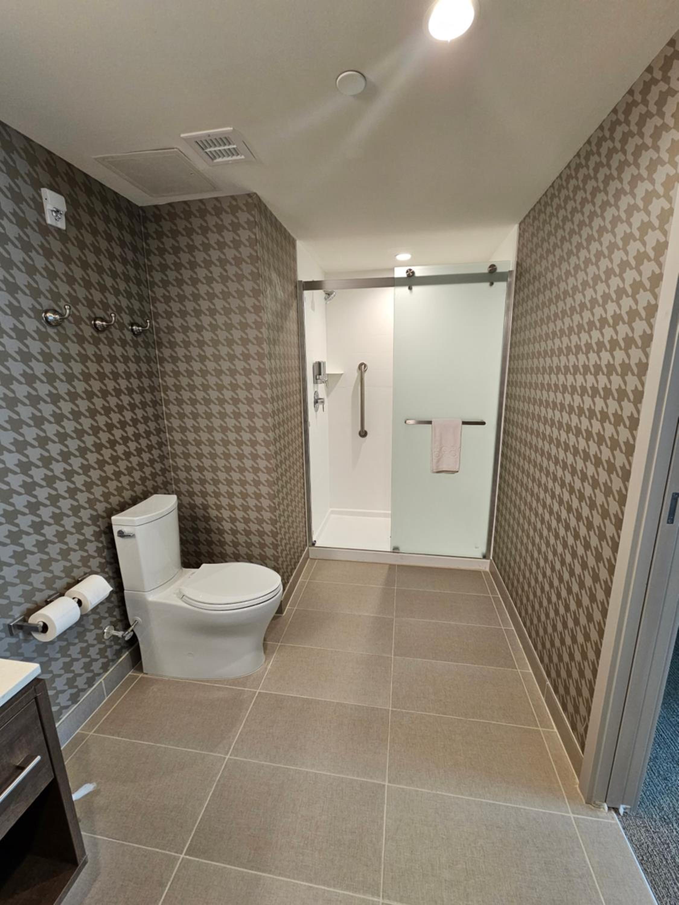 One-Bedroom King Suite - Photo 3