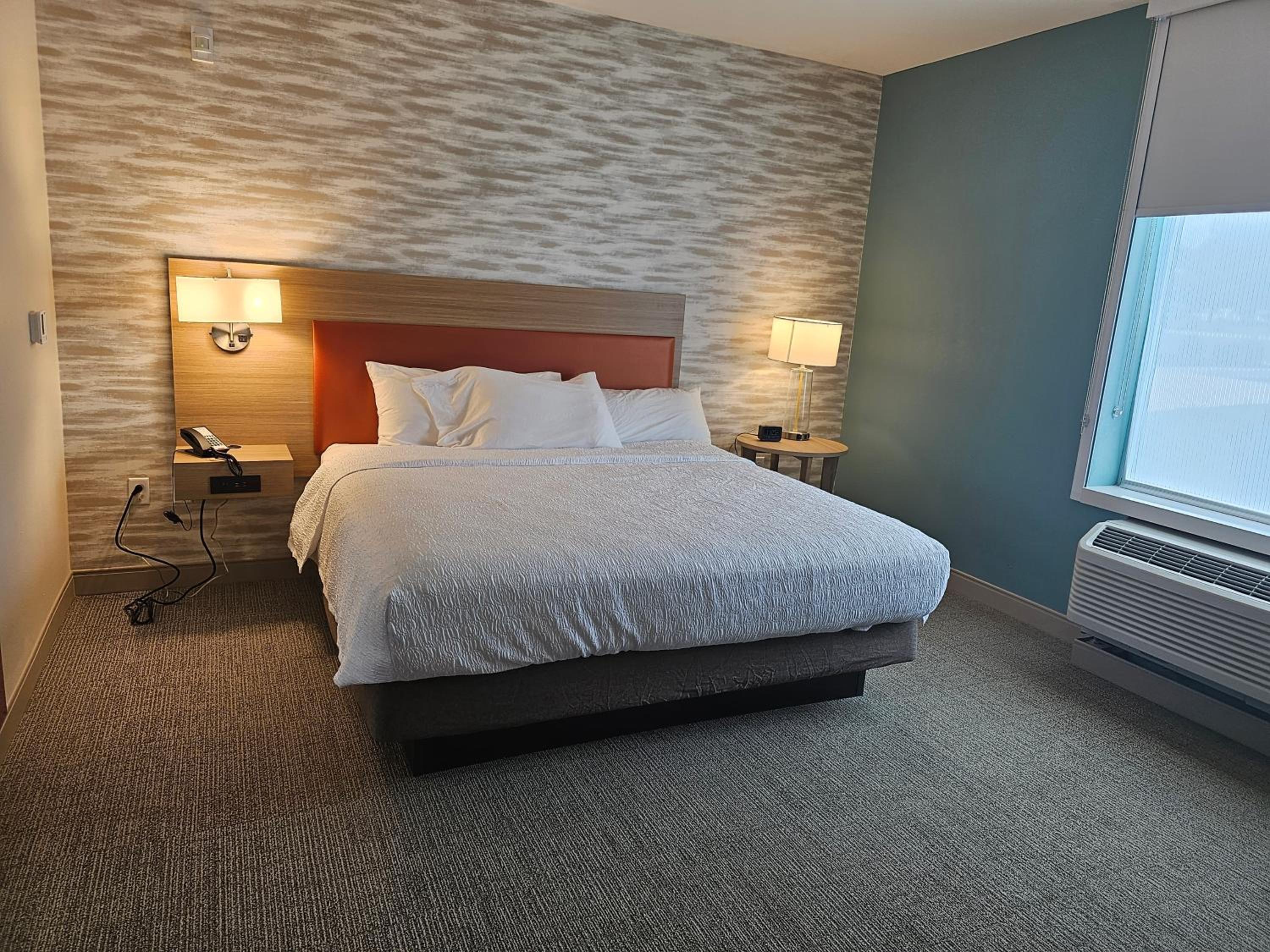 One-Bedroom King Suite - Photo 7