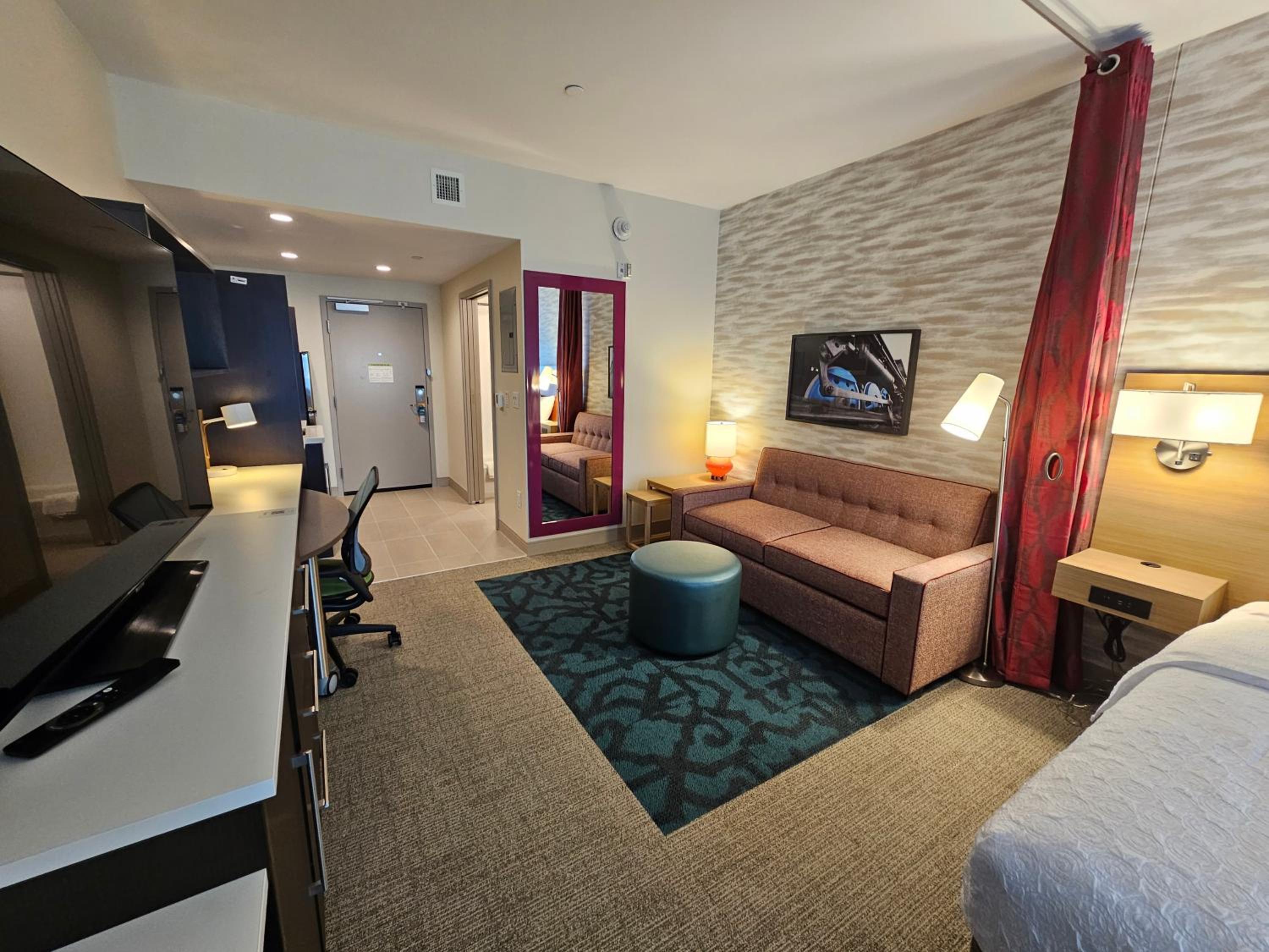 Studio Suite with Two Queen Beds - Photo 5