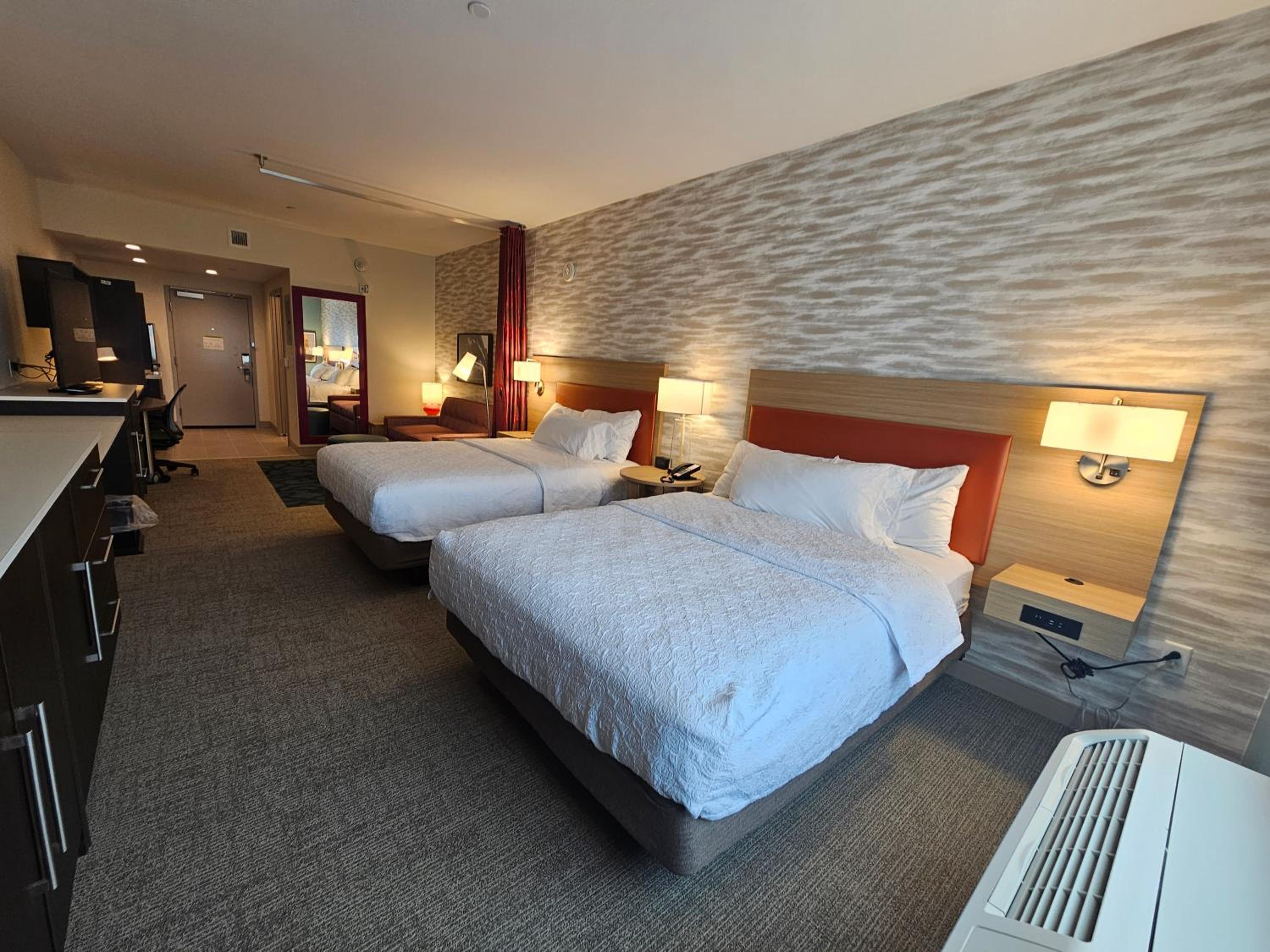 Studio Suite with Two Queen Beds - Photo 4