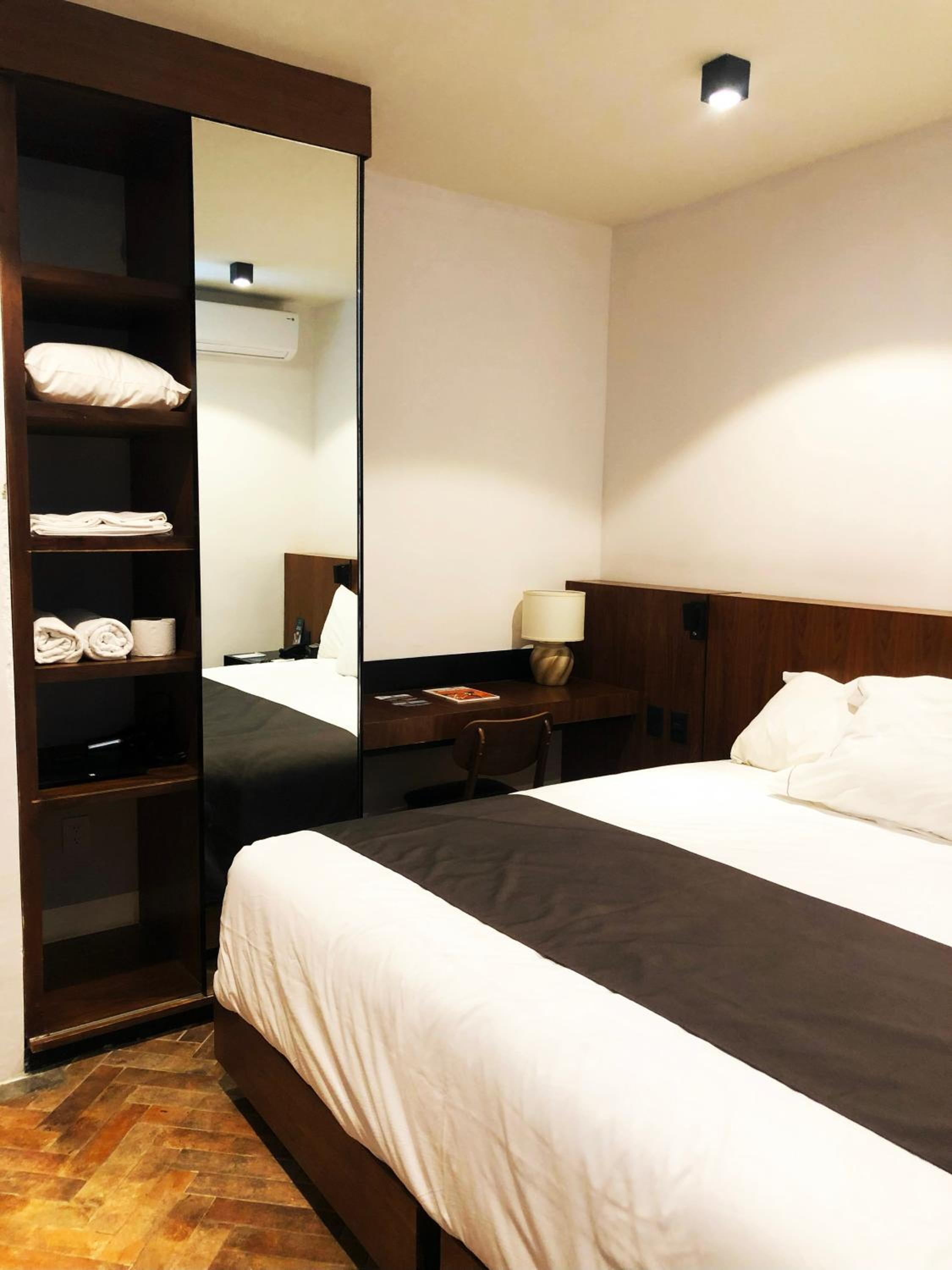 Deluxe Family Suite - Photo 4