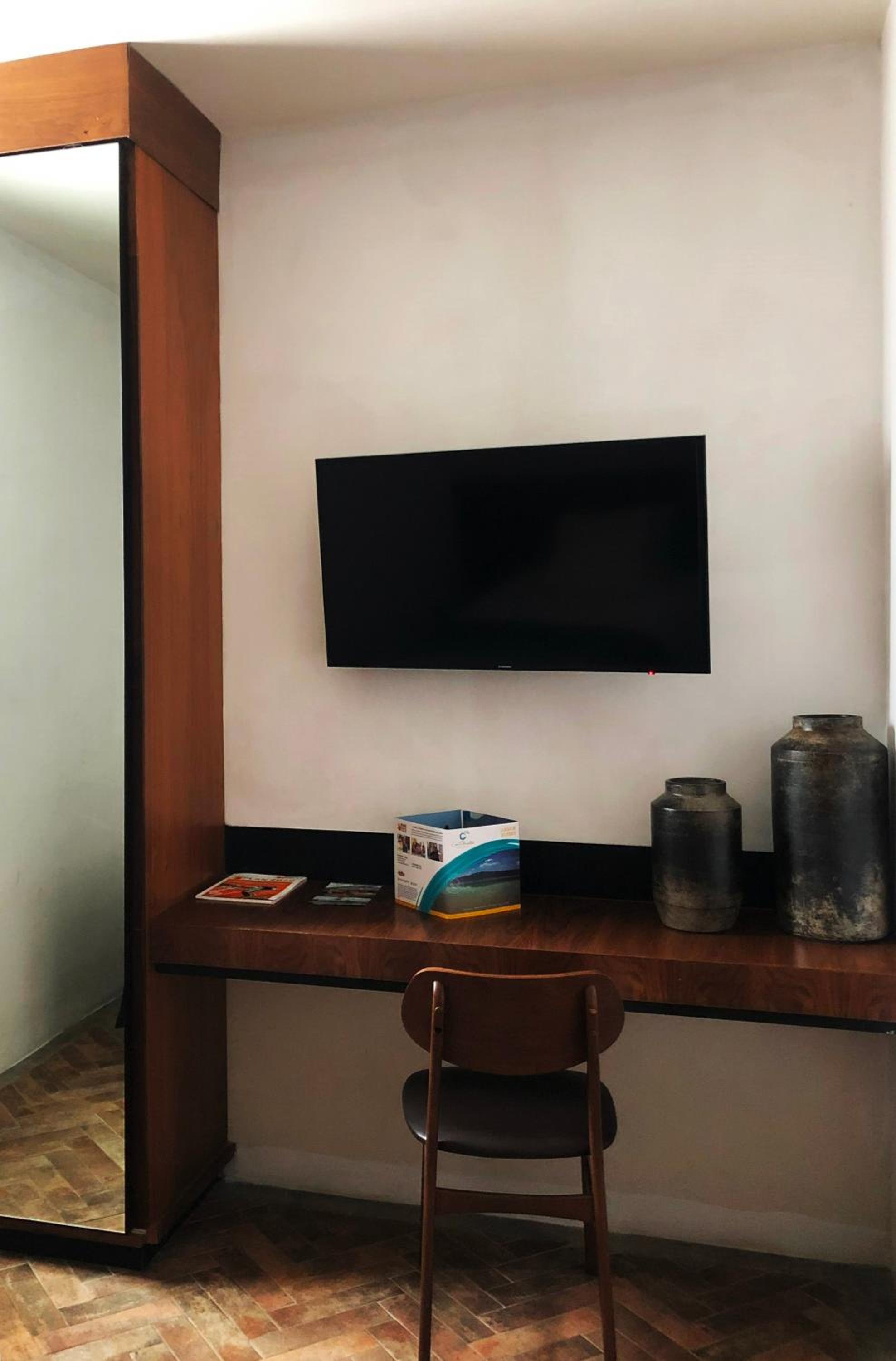 Deluxe Family Suite - Photo 5
