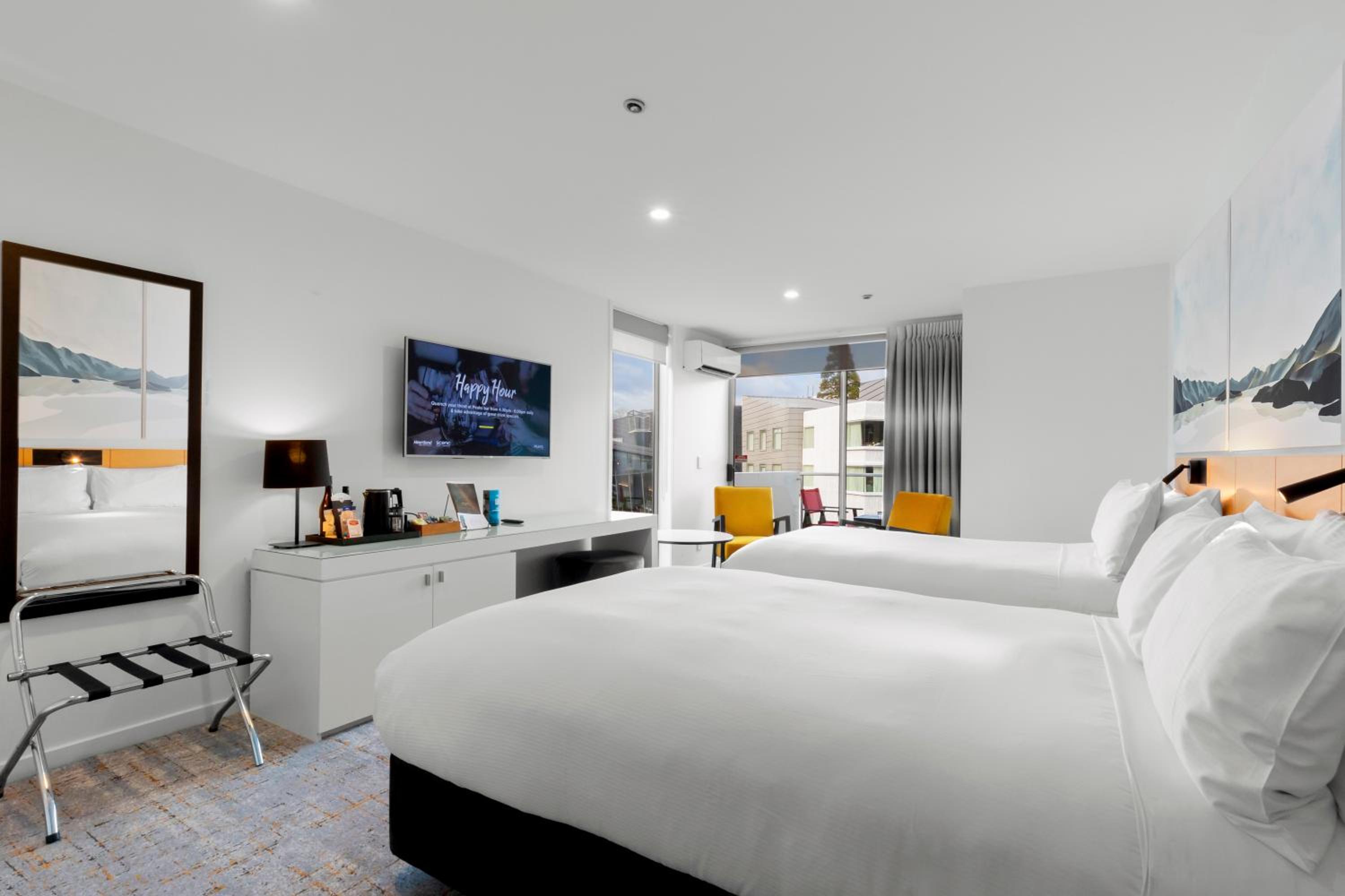 Superior Room with Two Double Beds – Mountain View