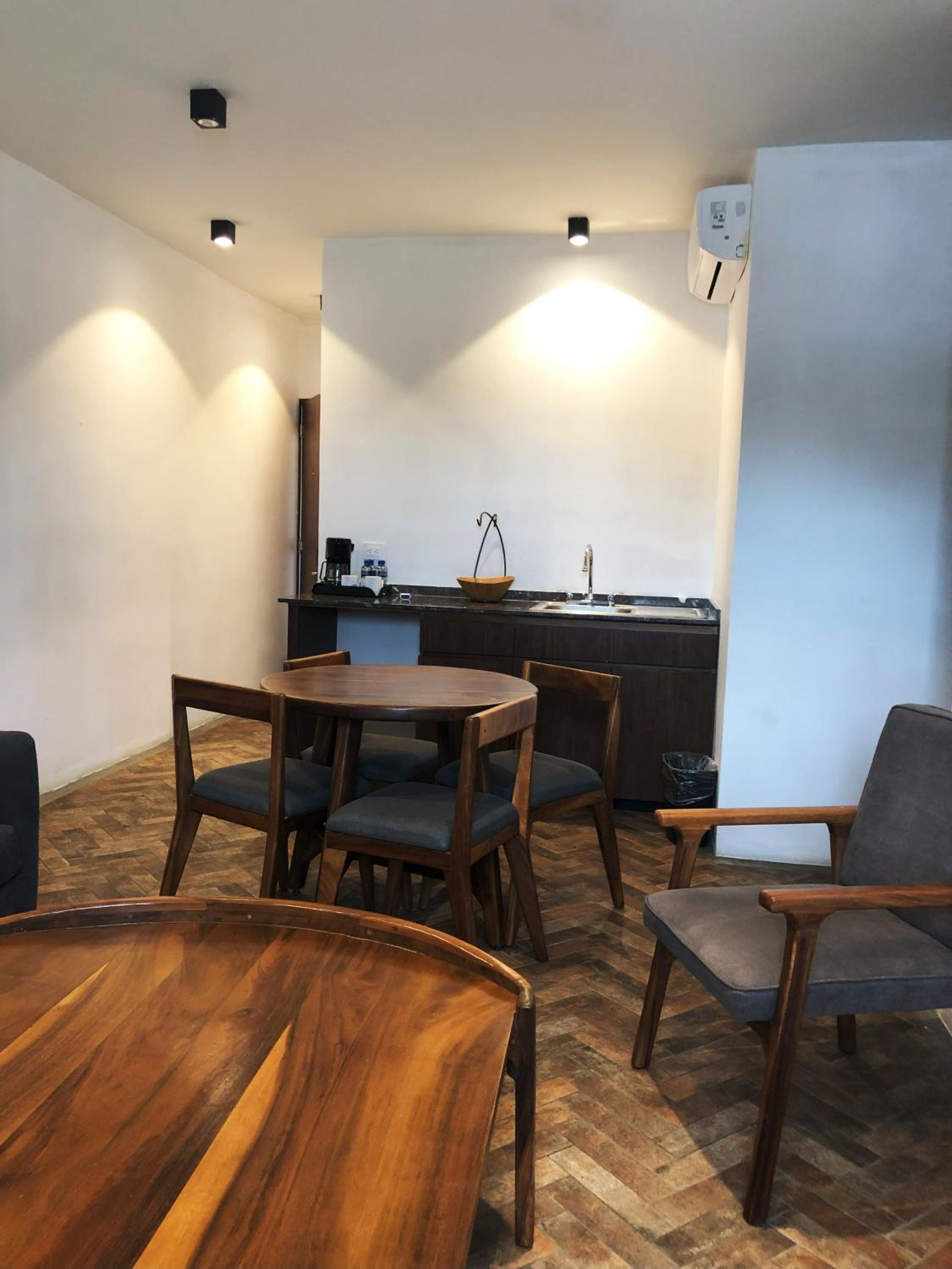 Deluxe Family Suite - Photo 2