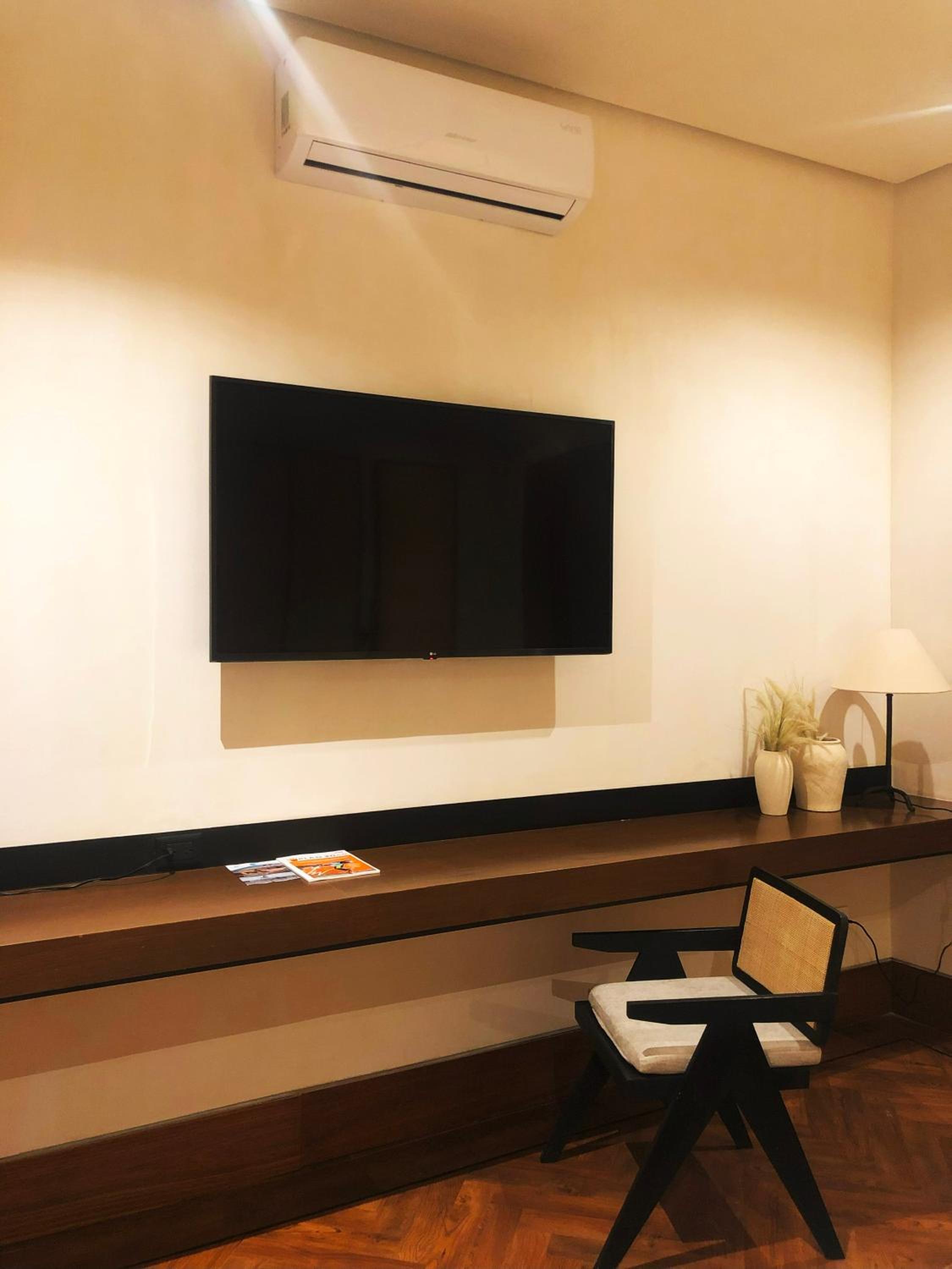 Deluxe King Room - Photo 3