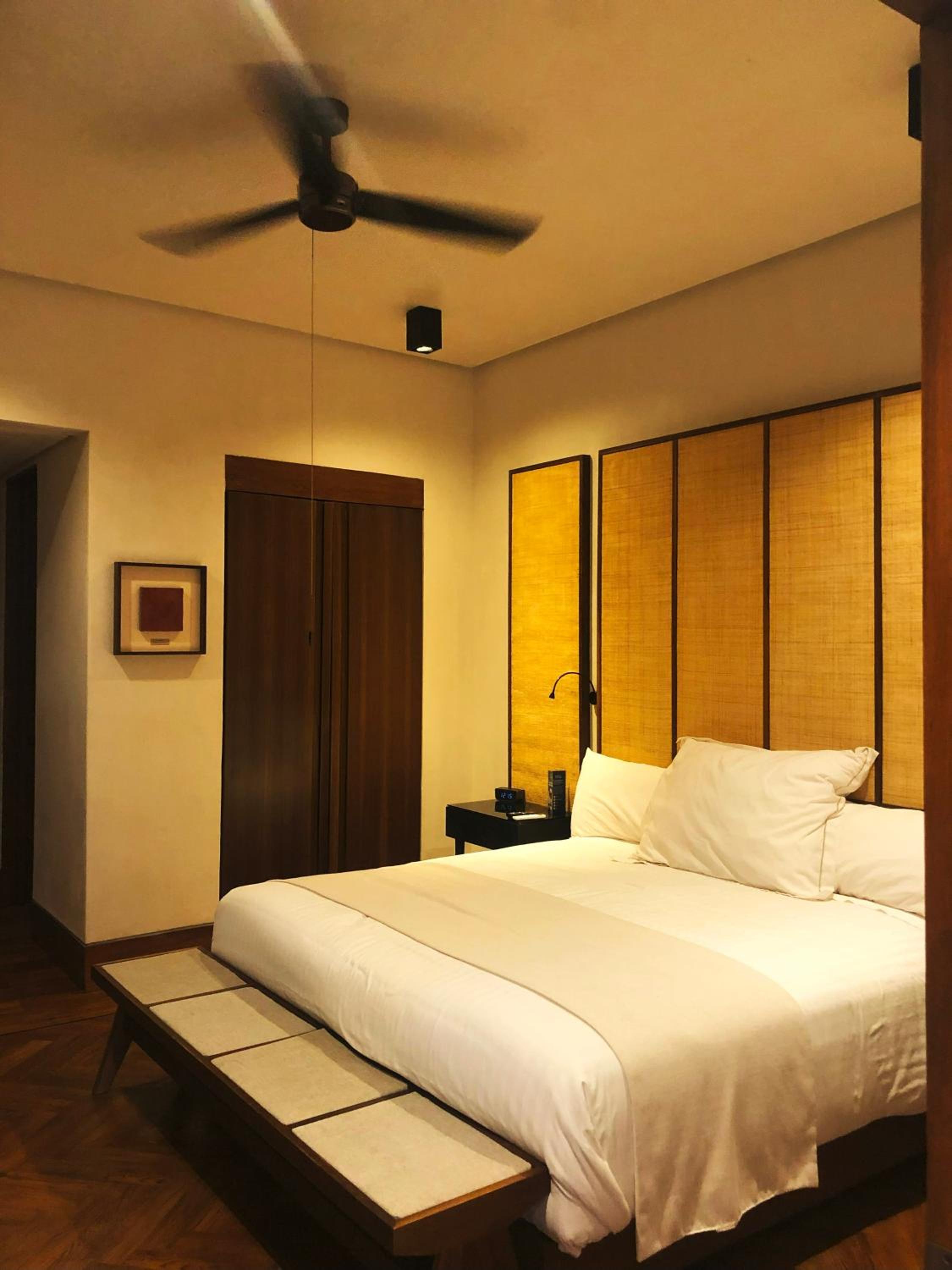 Deluxe King Room - Photo 4