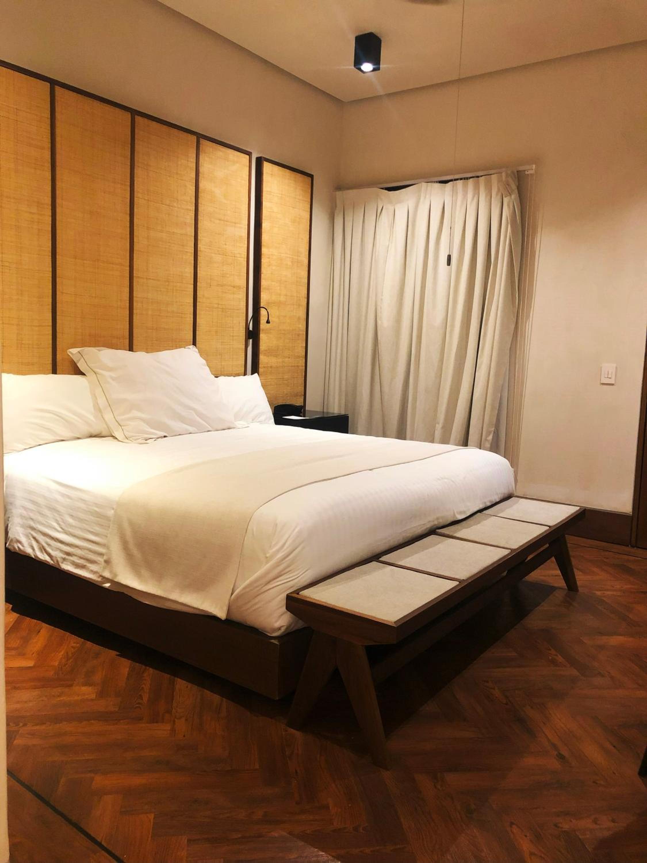 Deluxe King Room - Photo 5