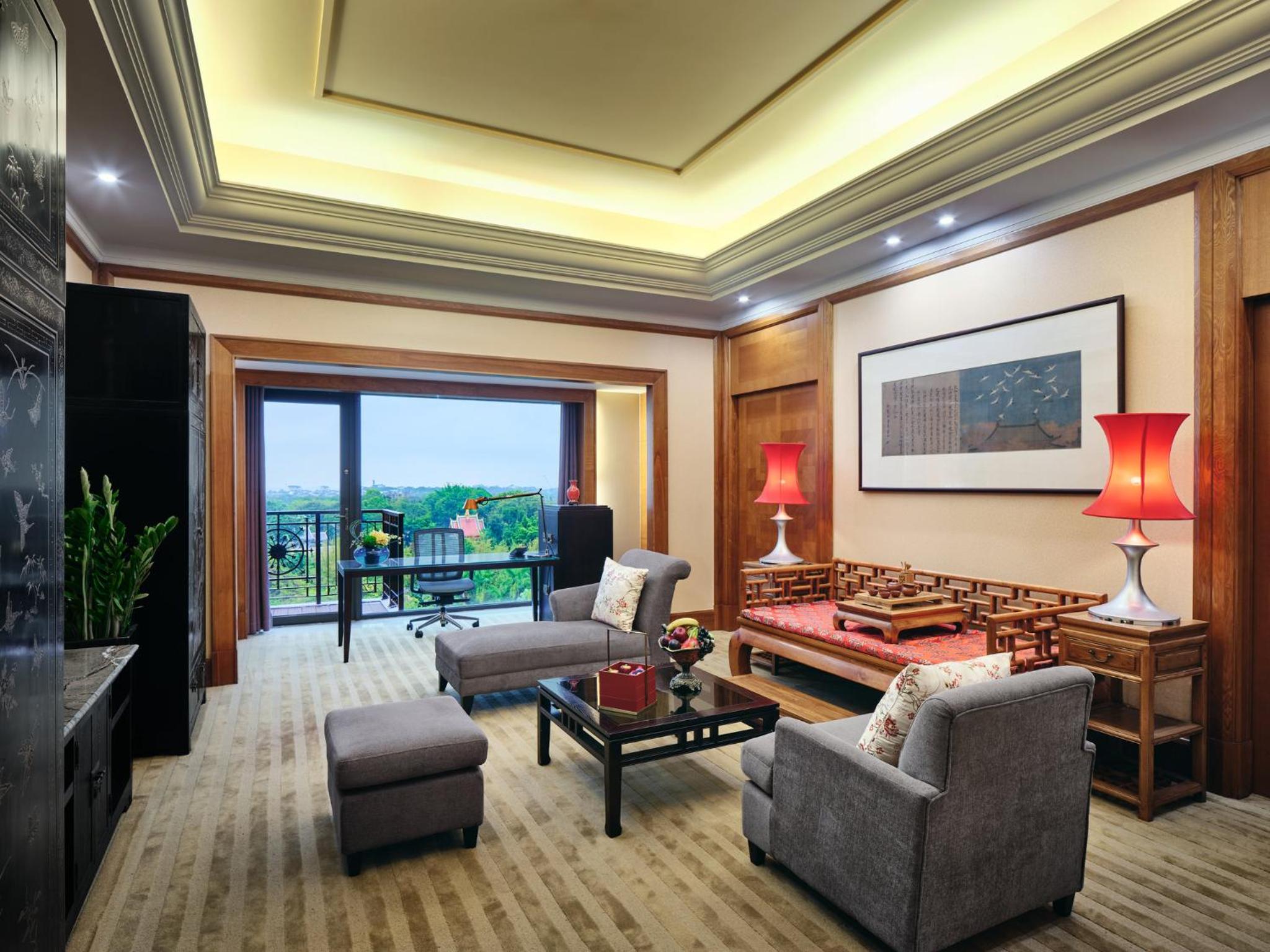 King Suite - Photo 3