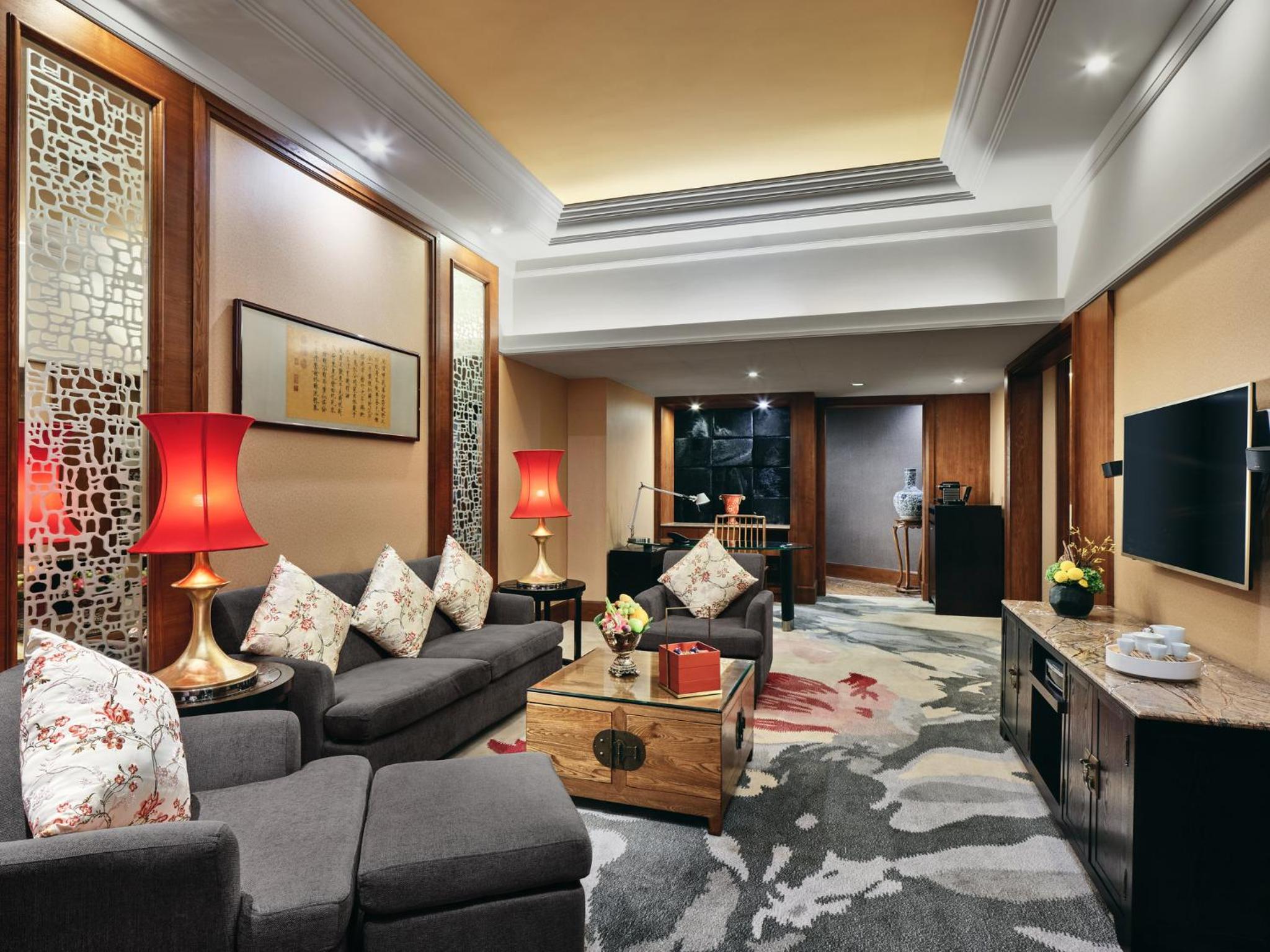 King Suite - Photo 1