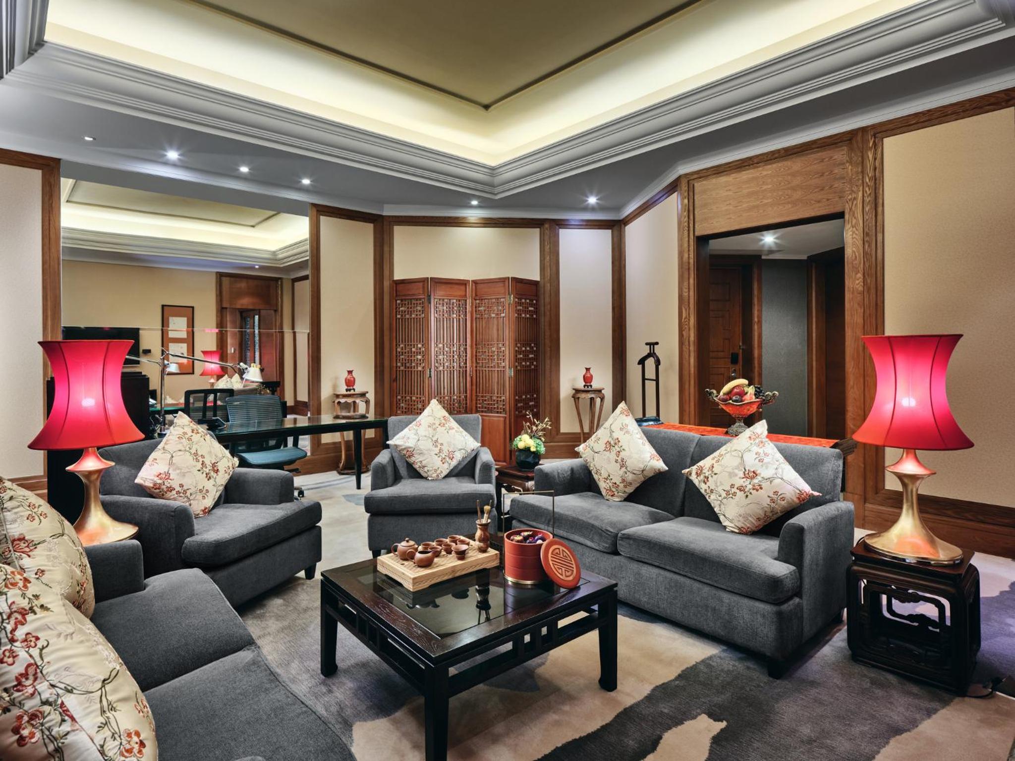 King Suite - Photo 2