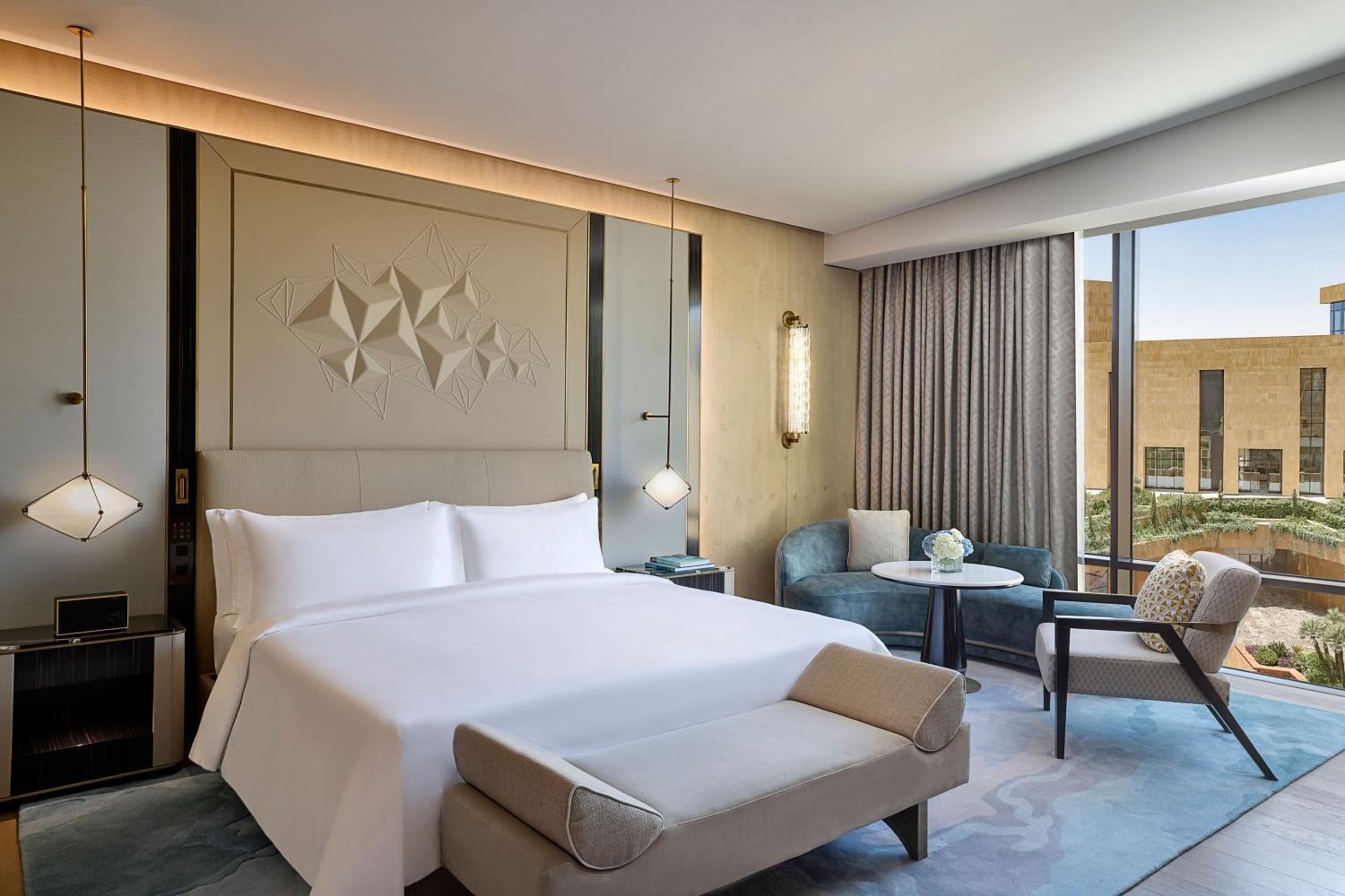 Deluxe King Room with One King Bed (Non Smoking)