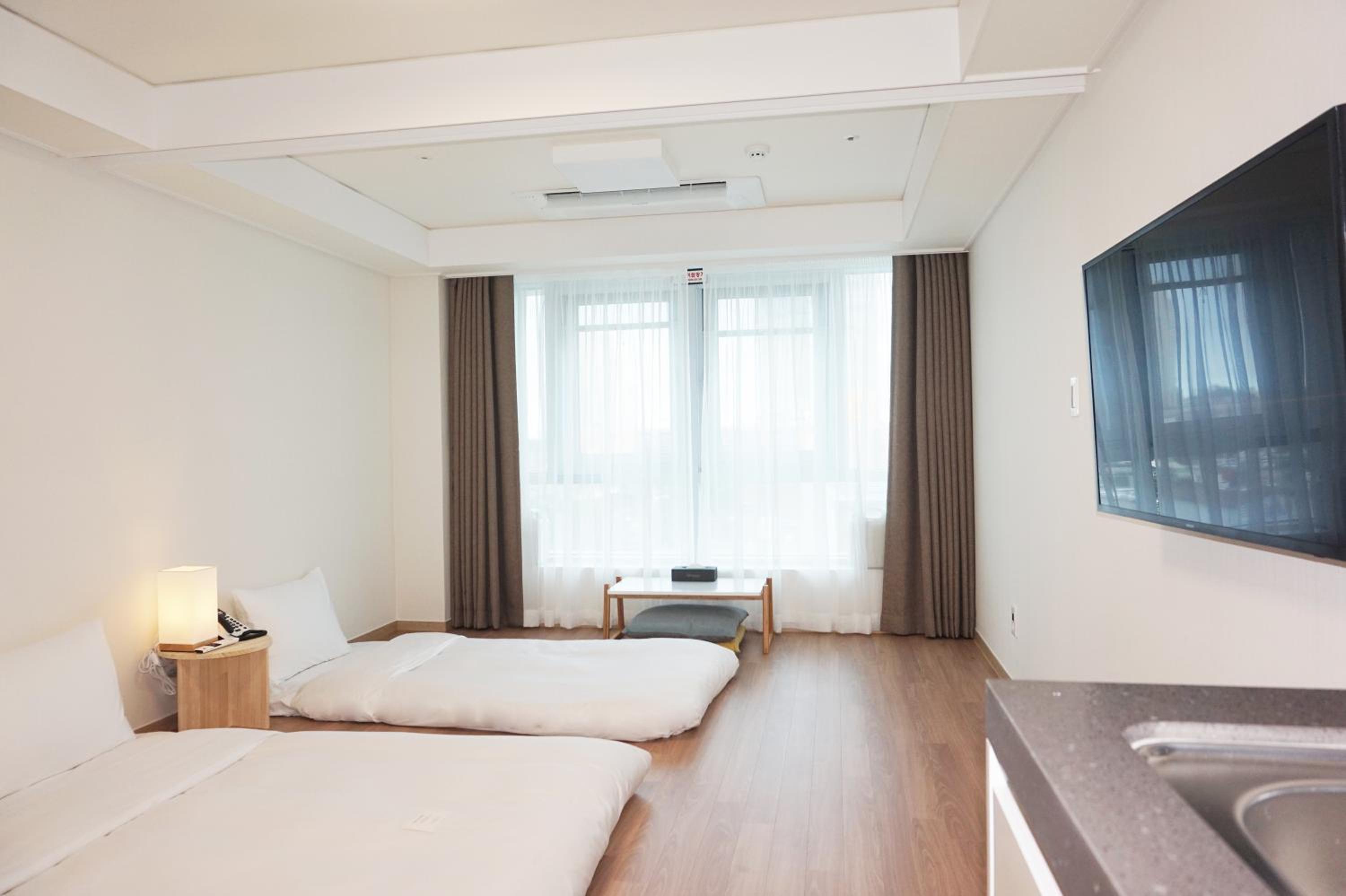Deluxe Ondol Twin Room with Double Size Futon and Single Size Futon - Photo 2