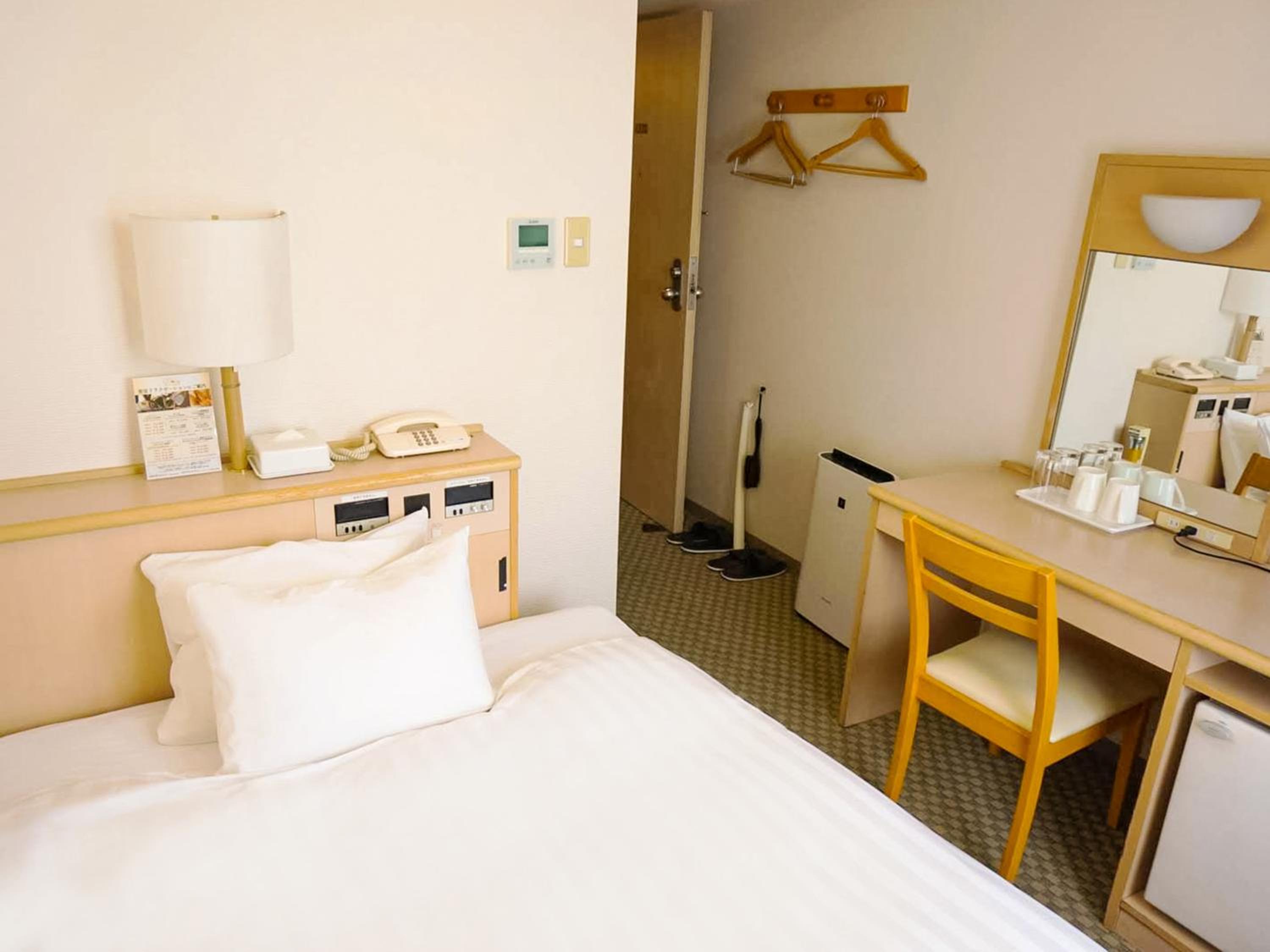 Double Room with Small Double Bed - Non-Smoking - Photo 6