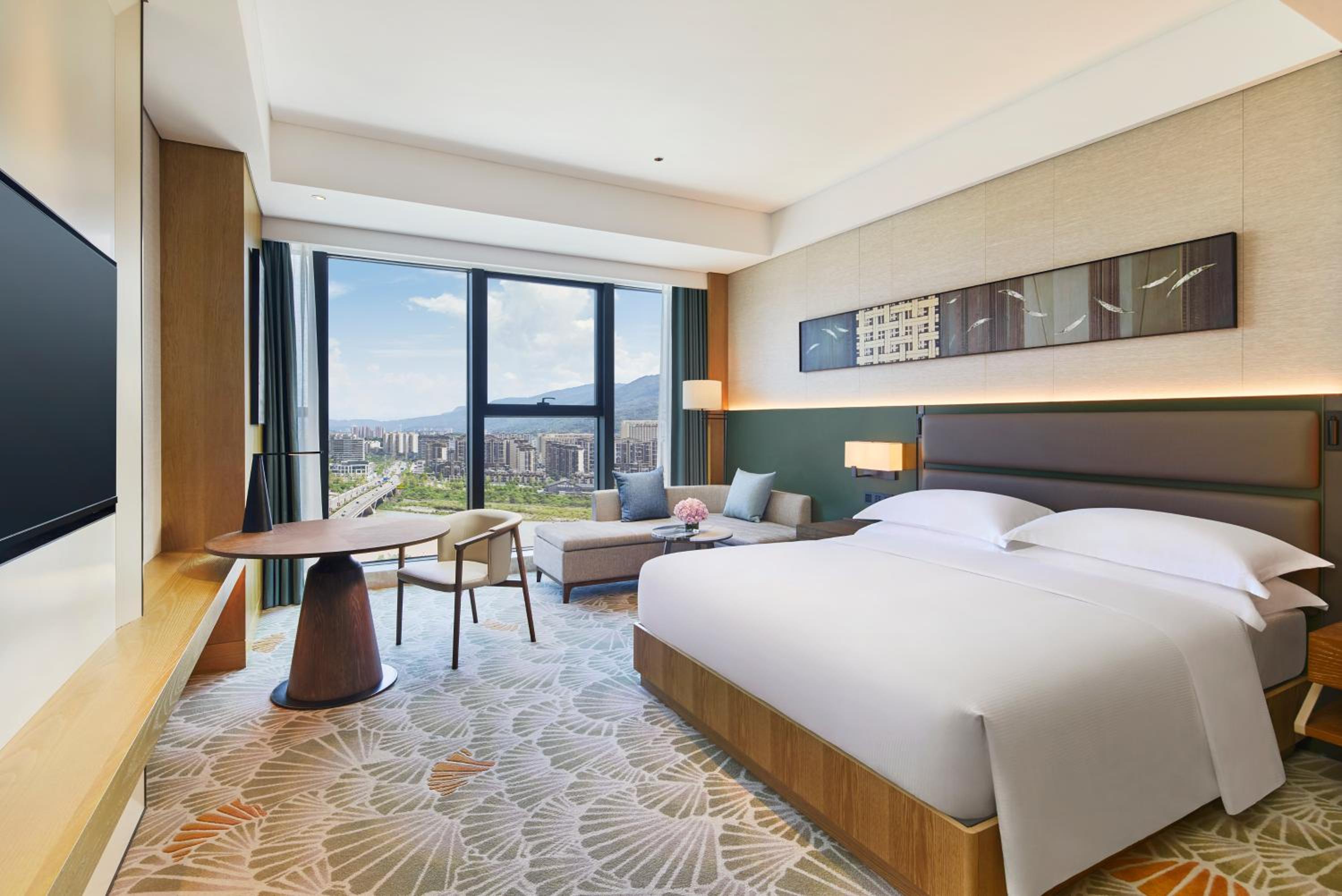 Deluxe King Room with View