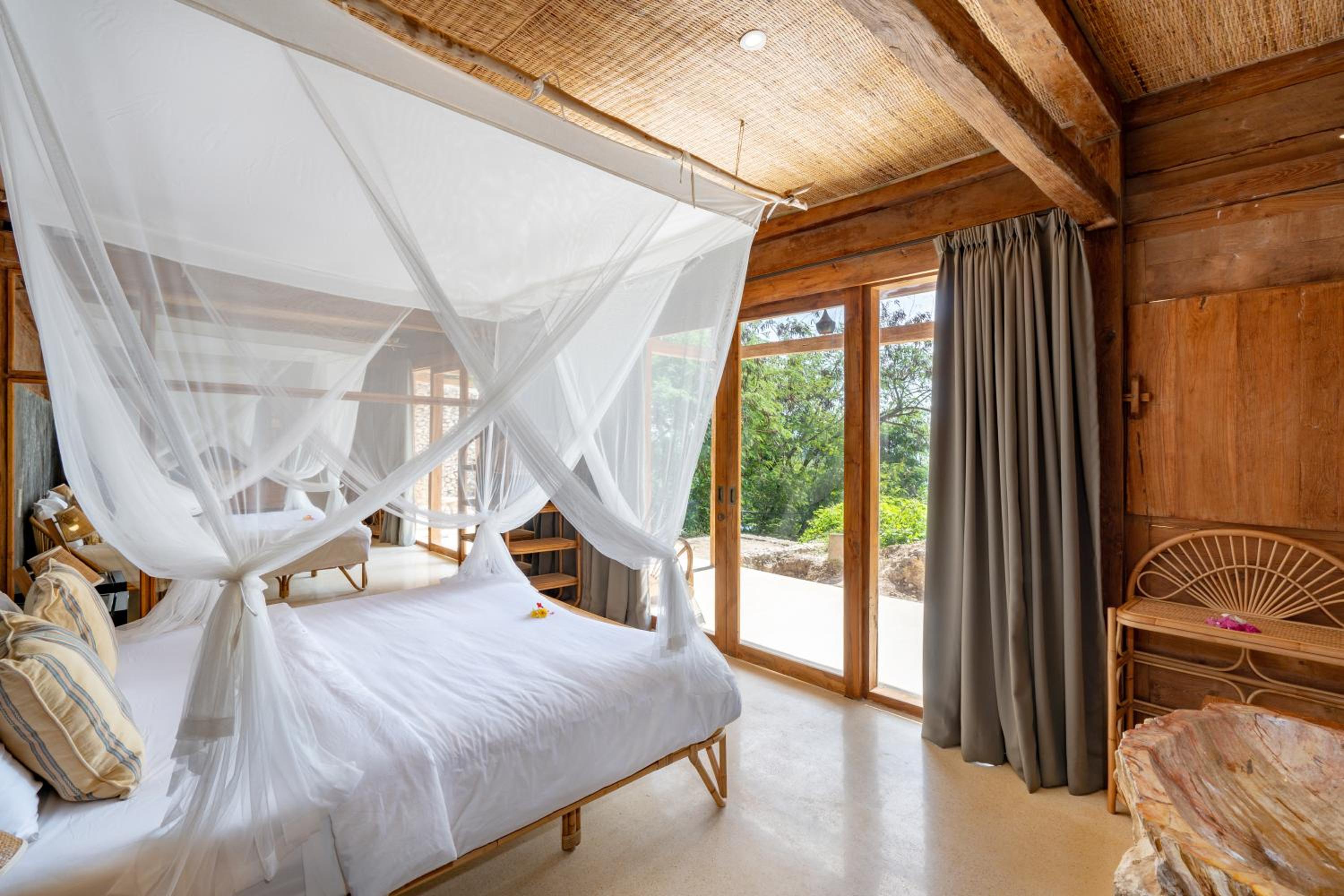 Island Double Room - Lower Floor