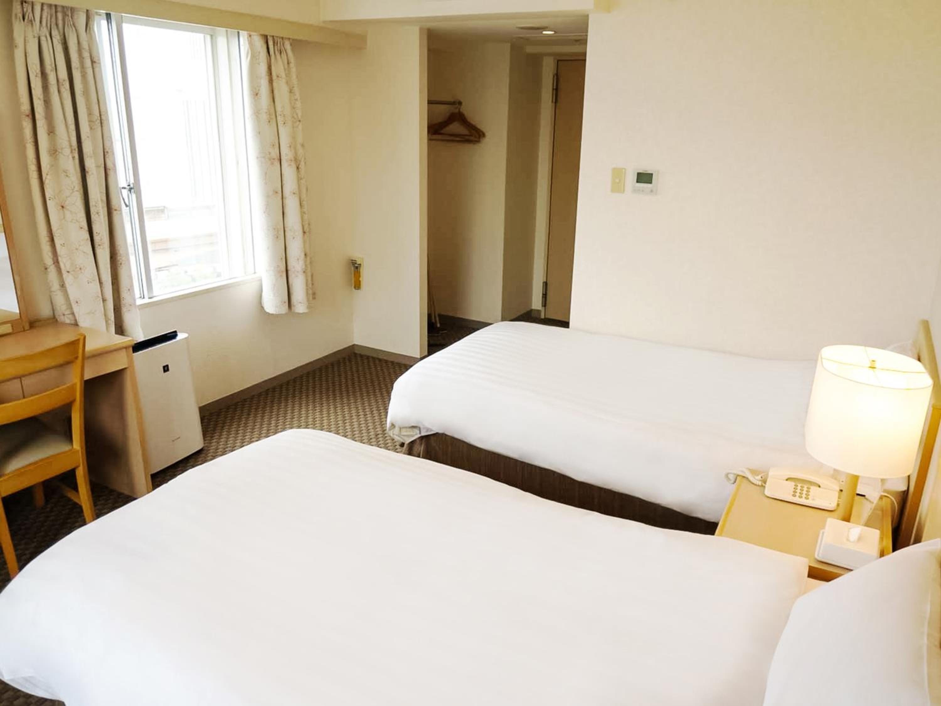 Twin Room - Non-Smoking - Photo 4