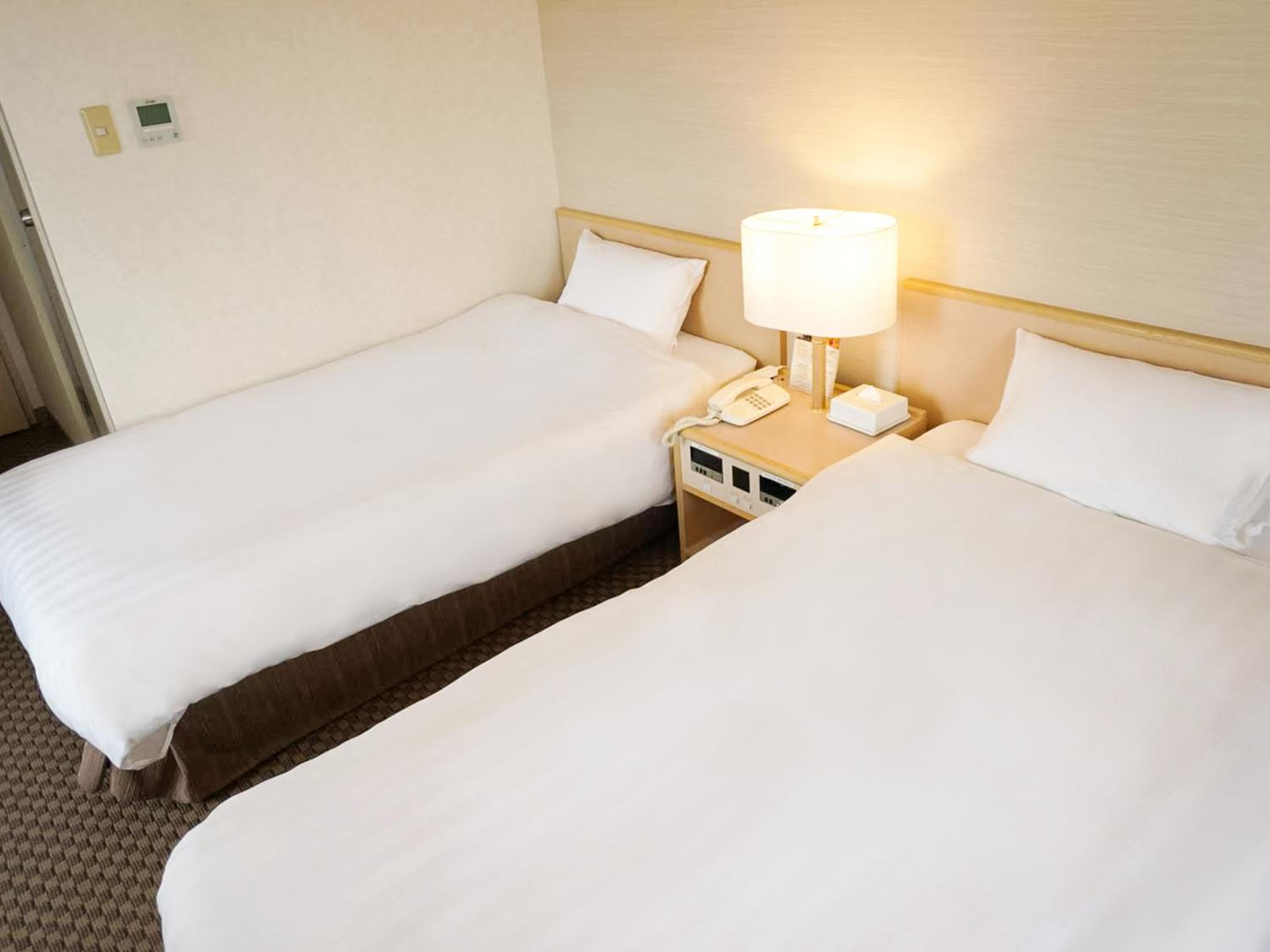 Twin Room - Non-Smoking - Photo 3