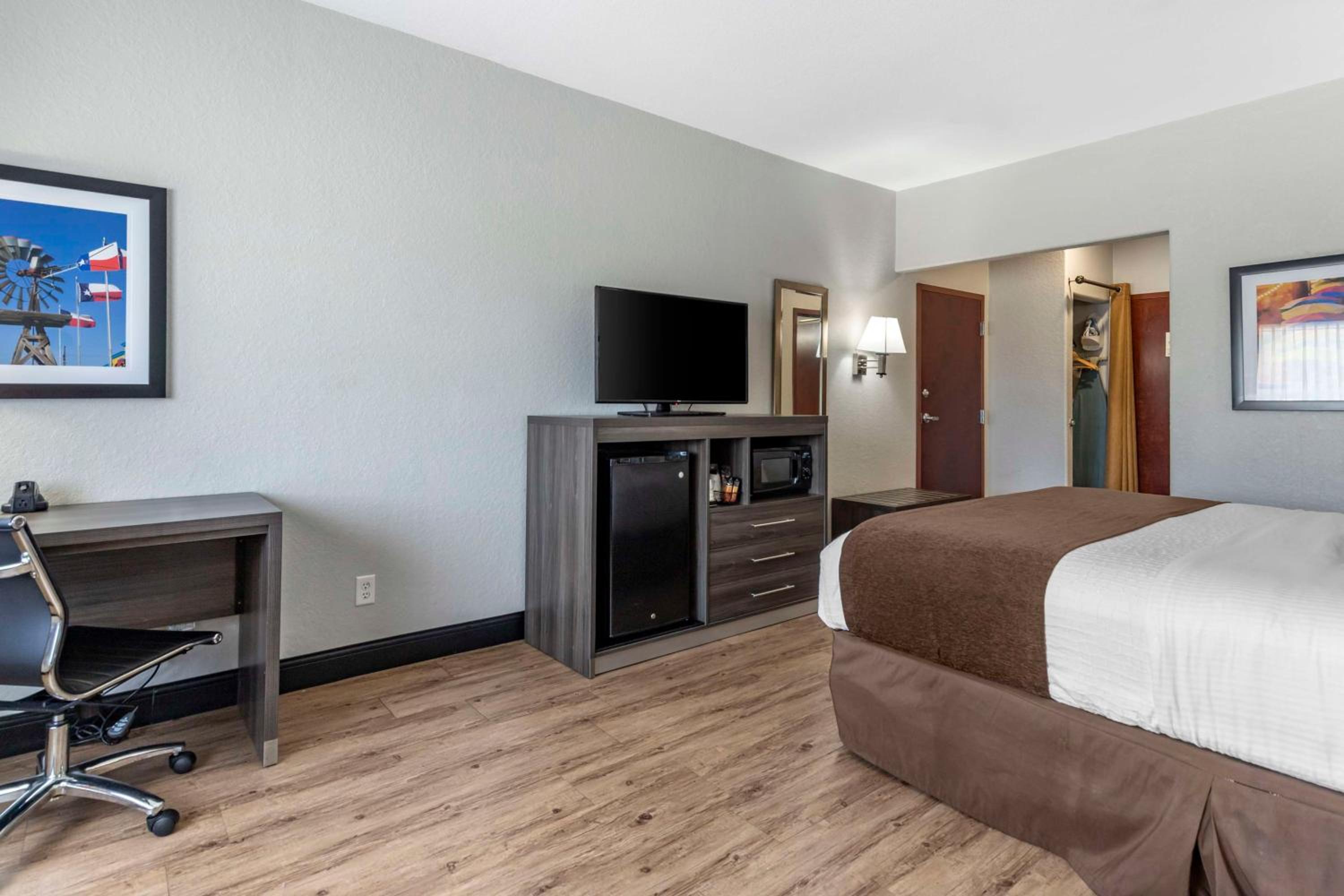 Standard King Room photo 2