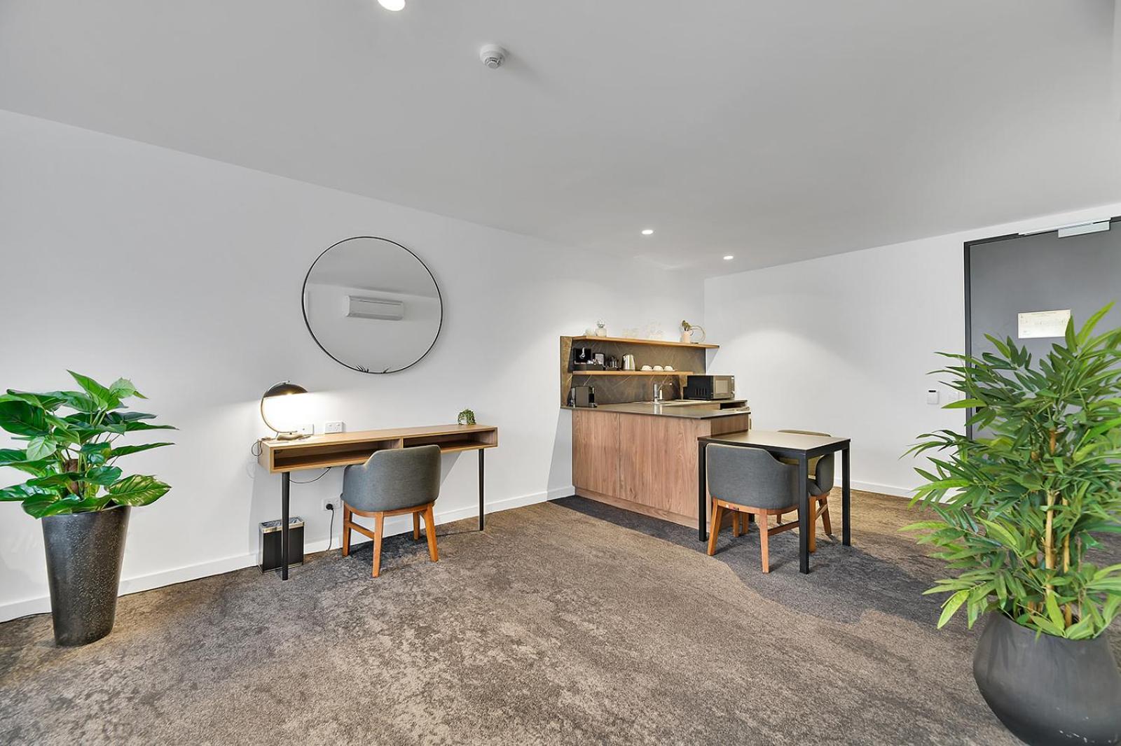 Premier King Suite - Photo 10