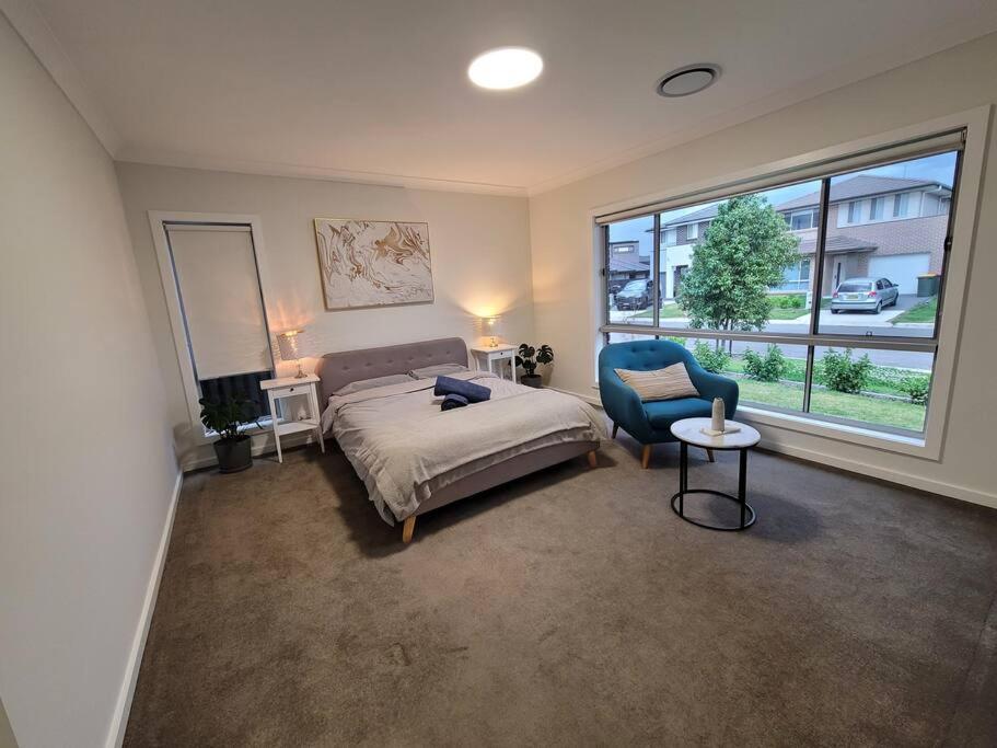 Five-Bedroom House photo 1