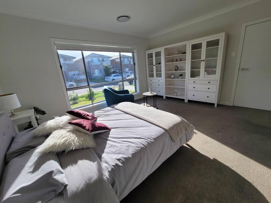 Five-Bedroom House photo 2