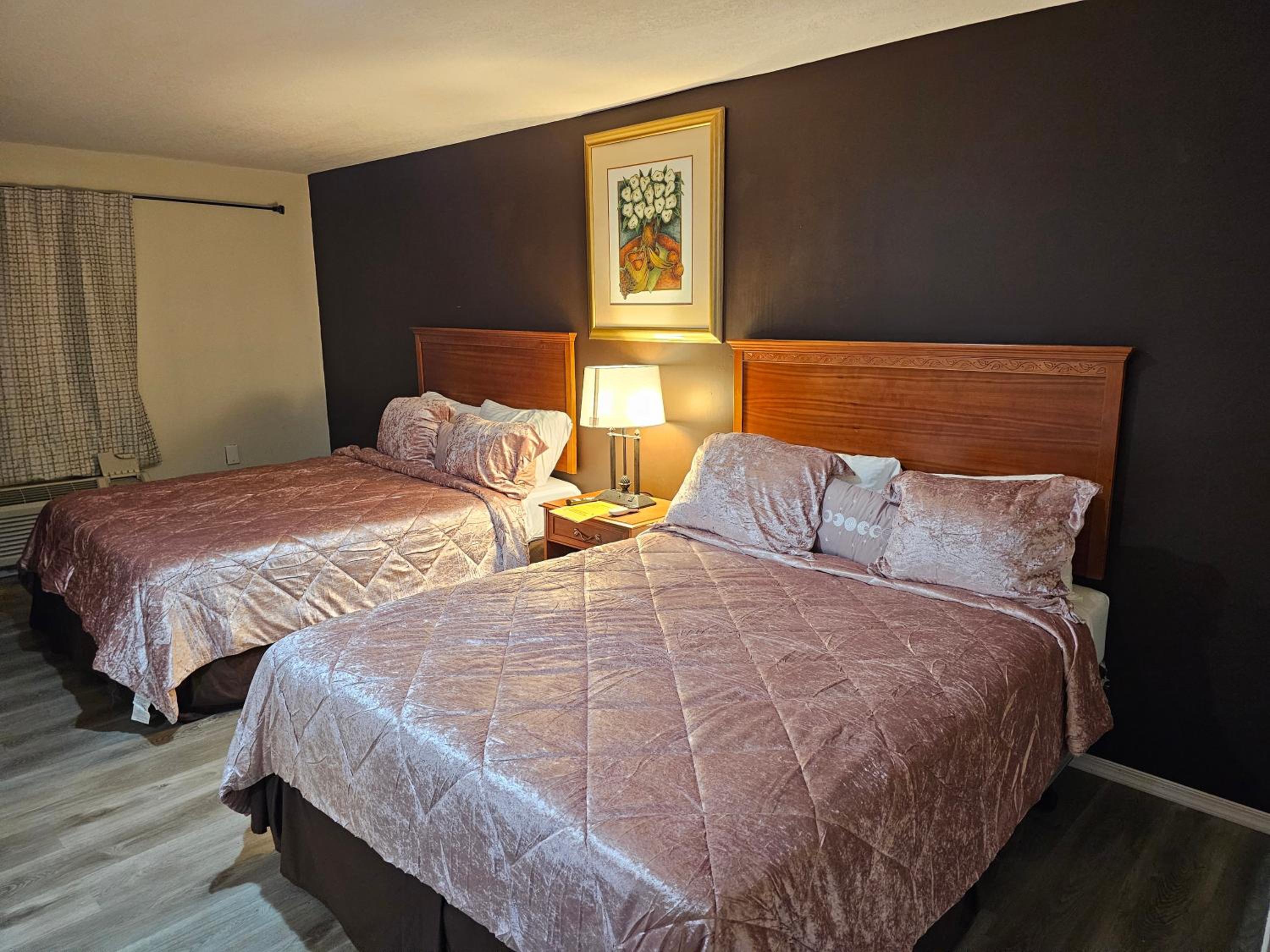 Deluxe Double Room (1 adult + 2 children) - Photo 7