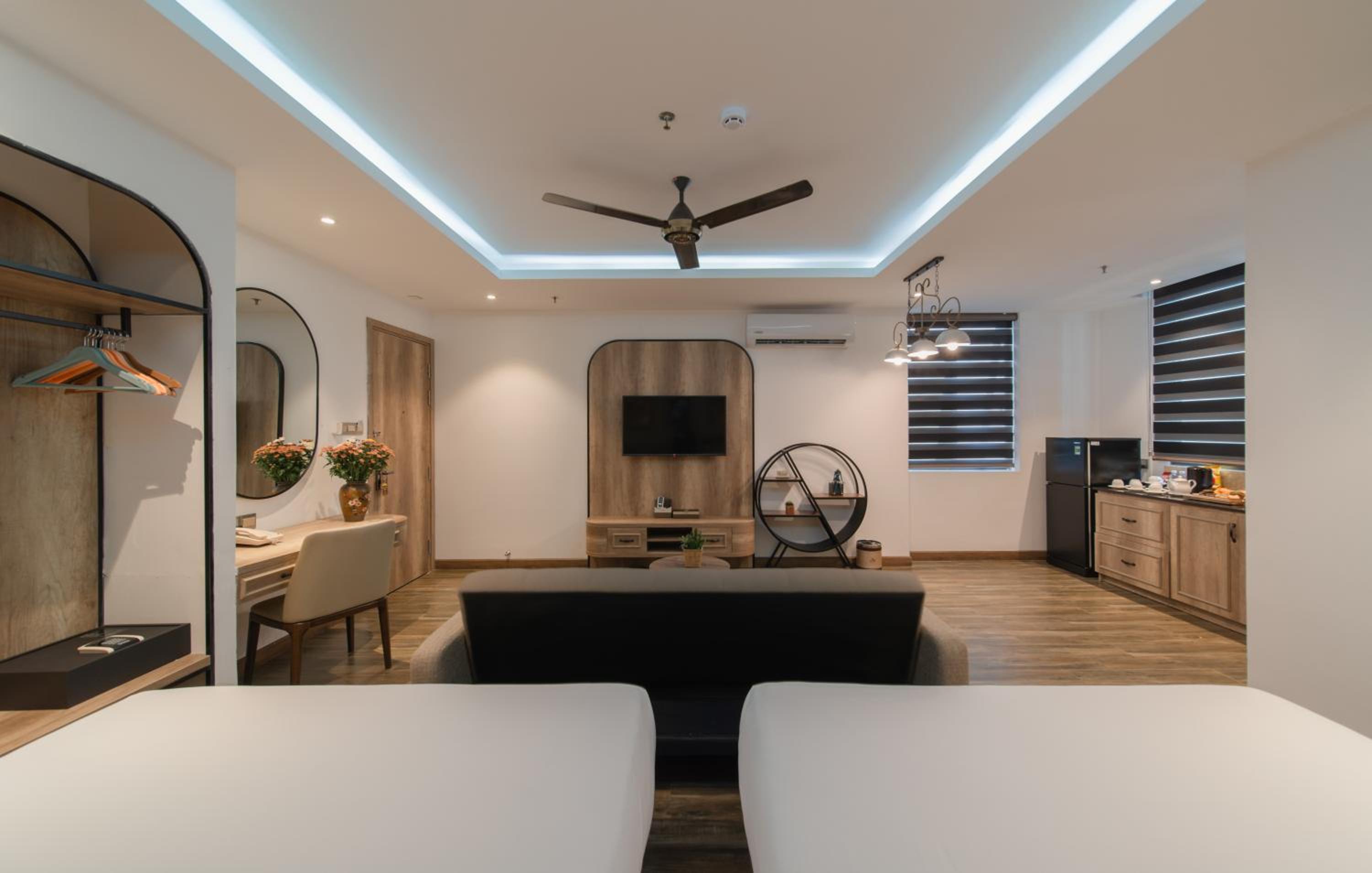 Family Room - Photo 4